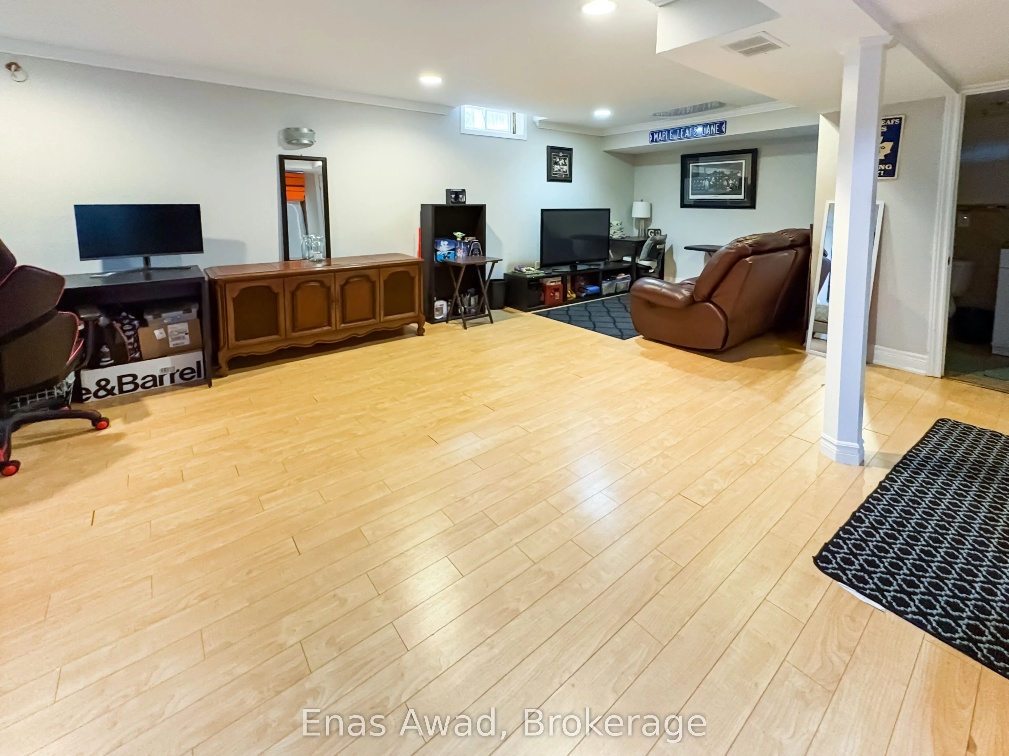 3072 Patrick Crescent