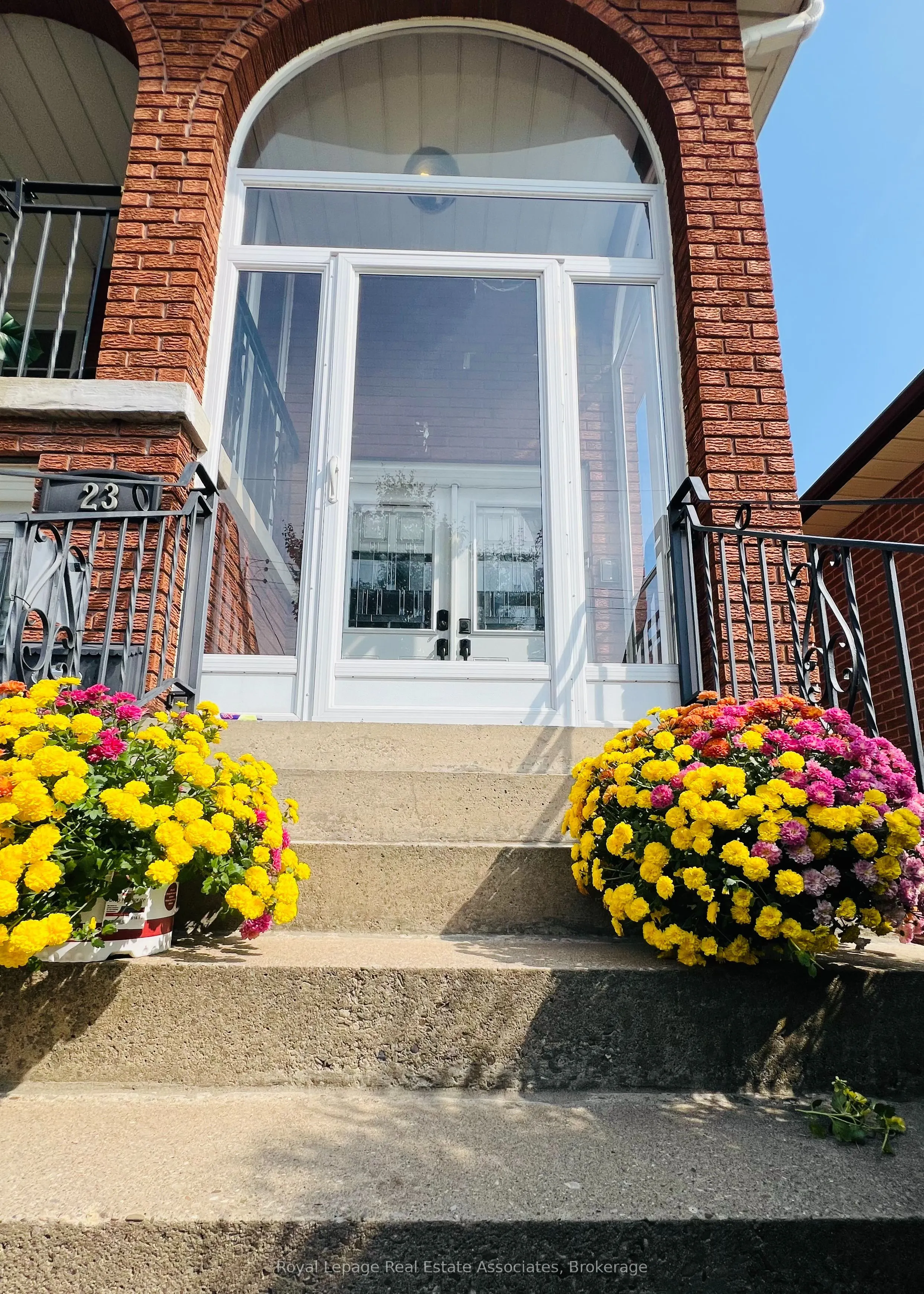 23 Rosemeade Avenue