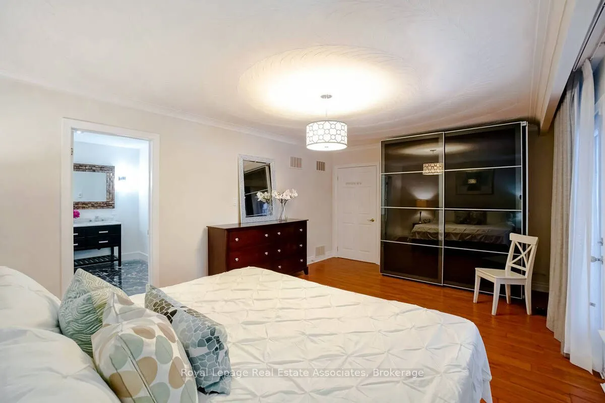 23 Rosemeade Avenue