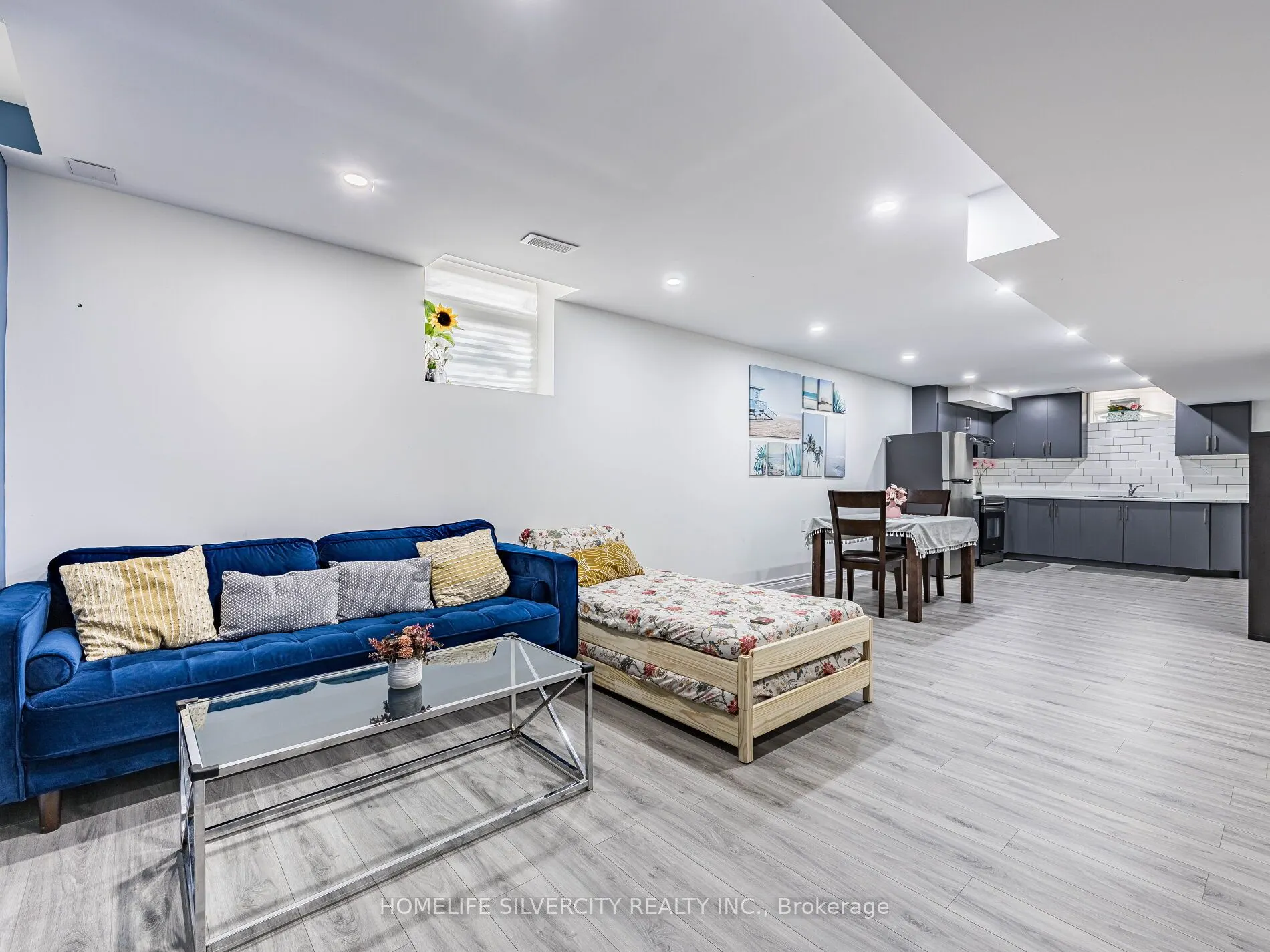 16 Cloncurry Street E