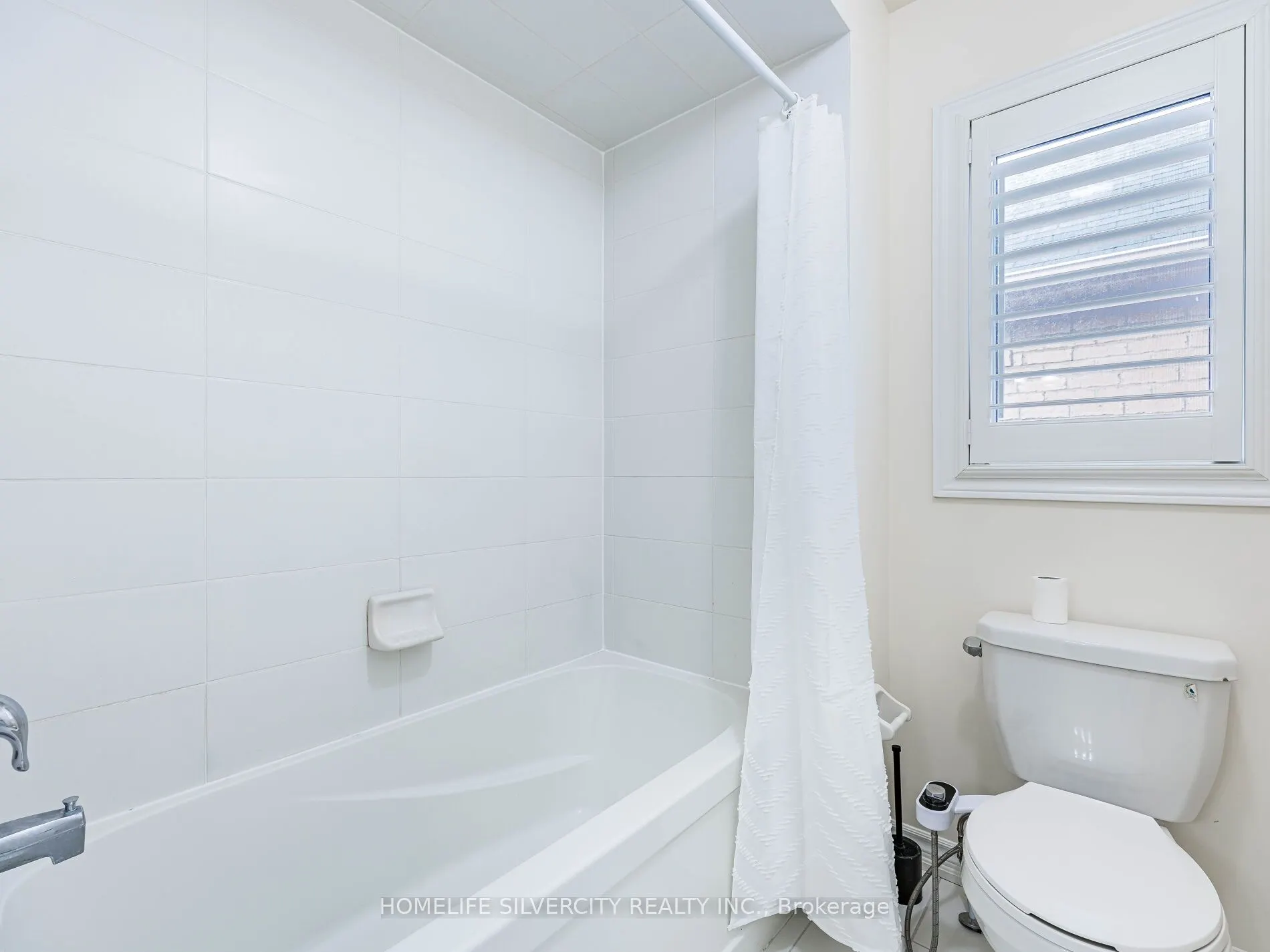 16 Cloncurry Street E