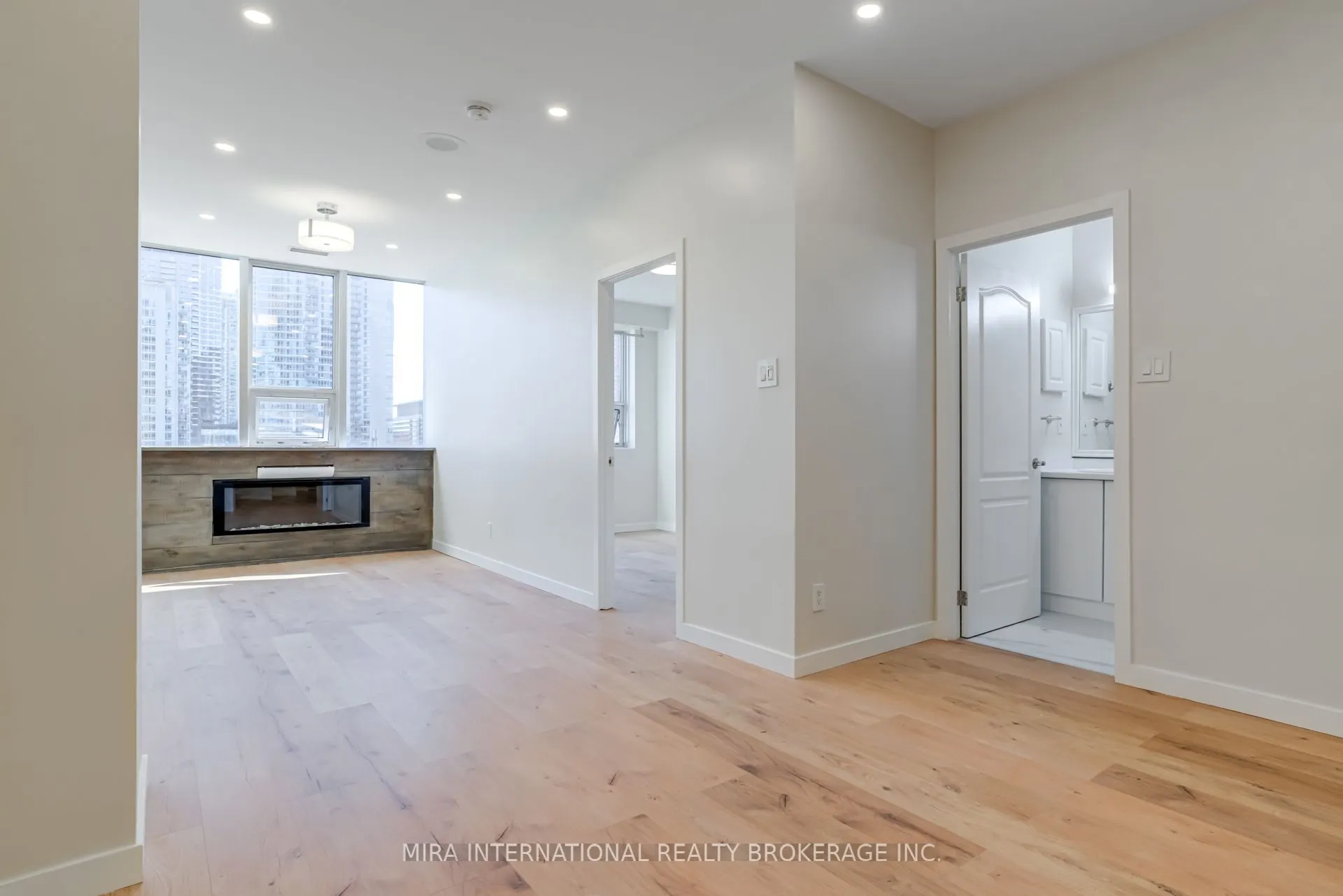 393 King Street W, #810