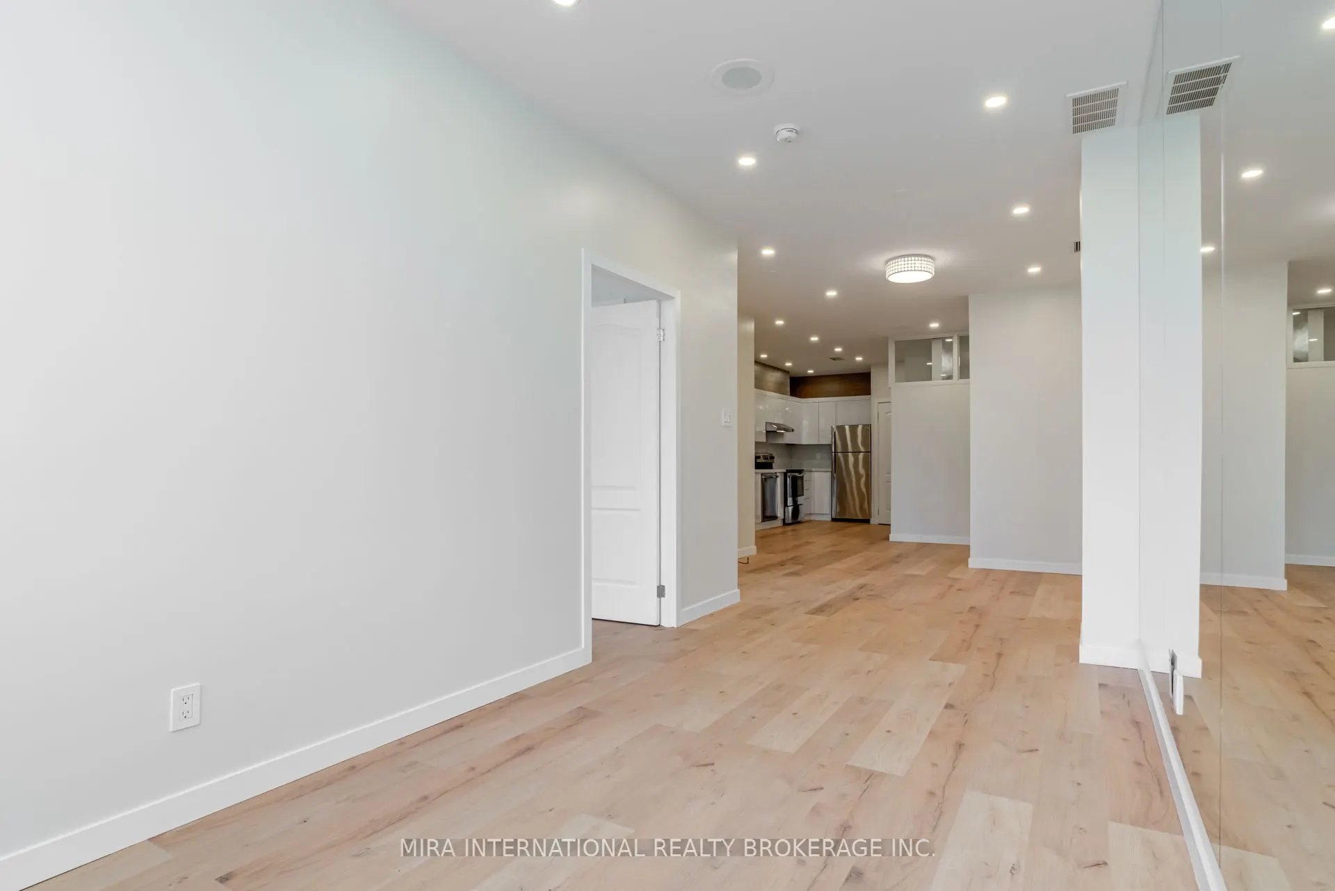 393 King Street W, #810