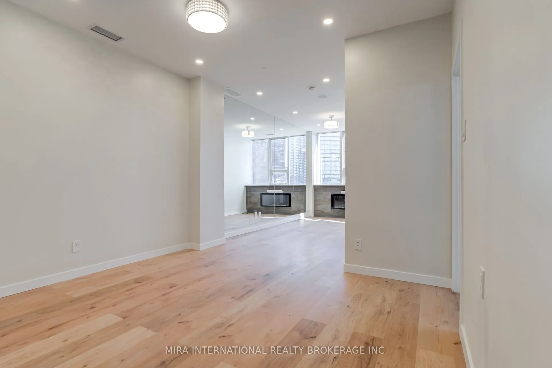 393 King Street W, #810