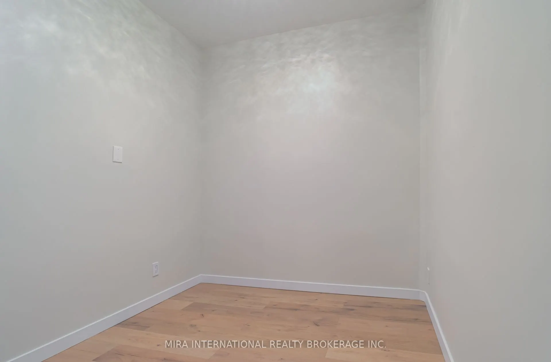 393 King Street W, #810