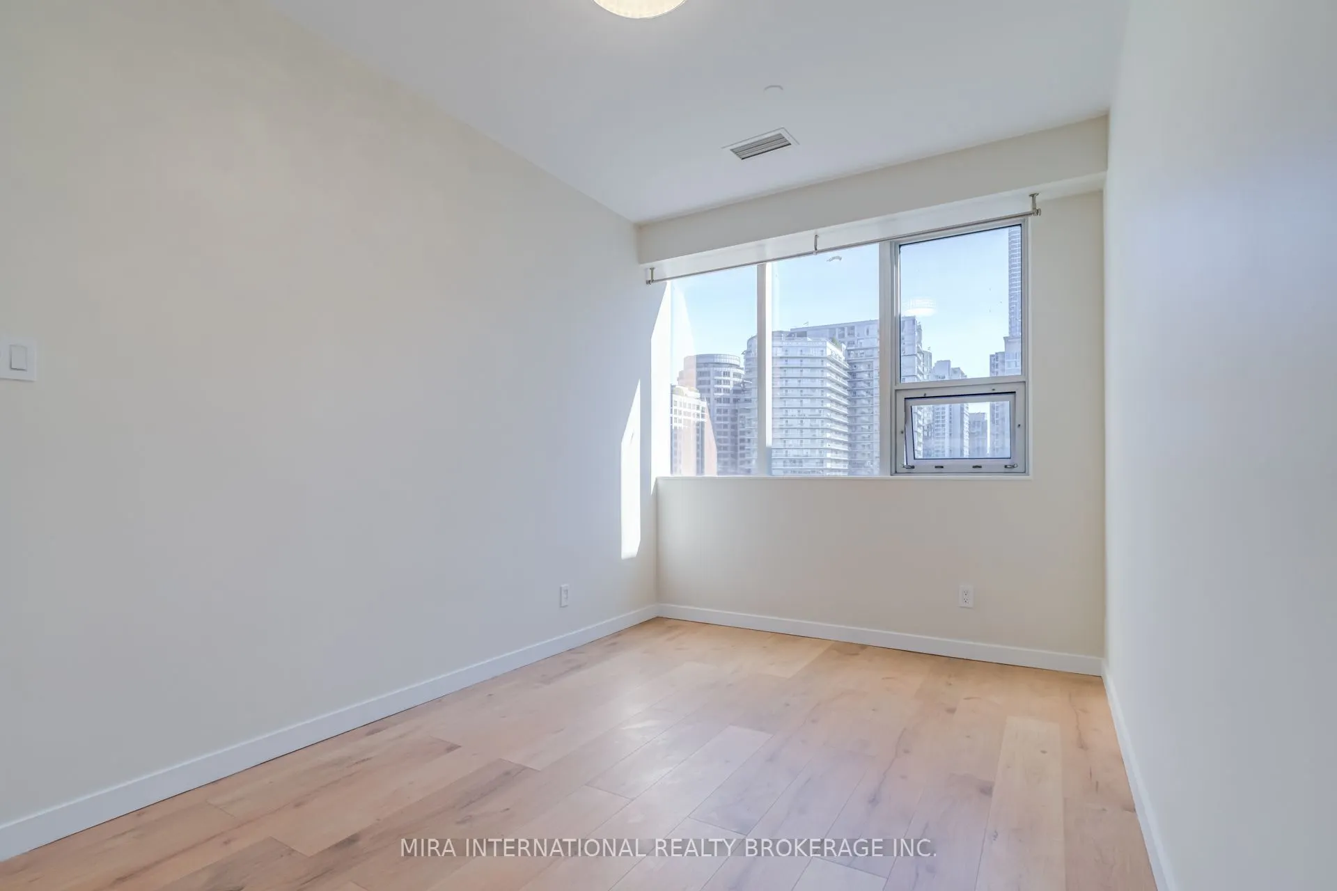 393 King Street W, #810
