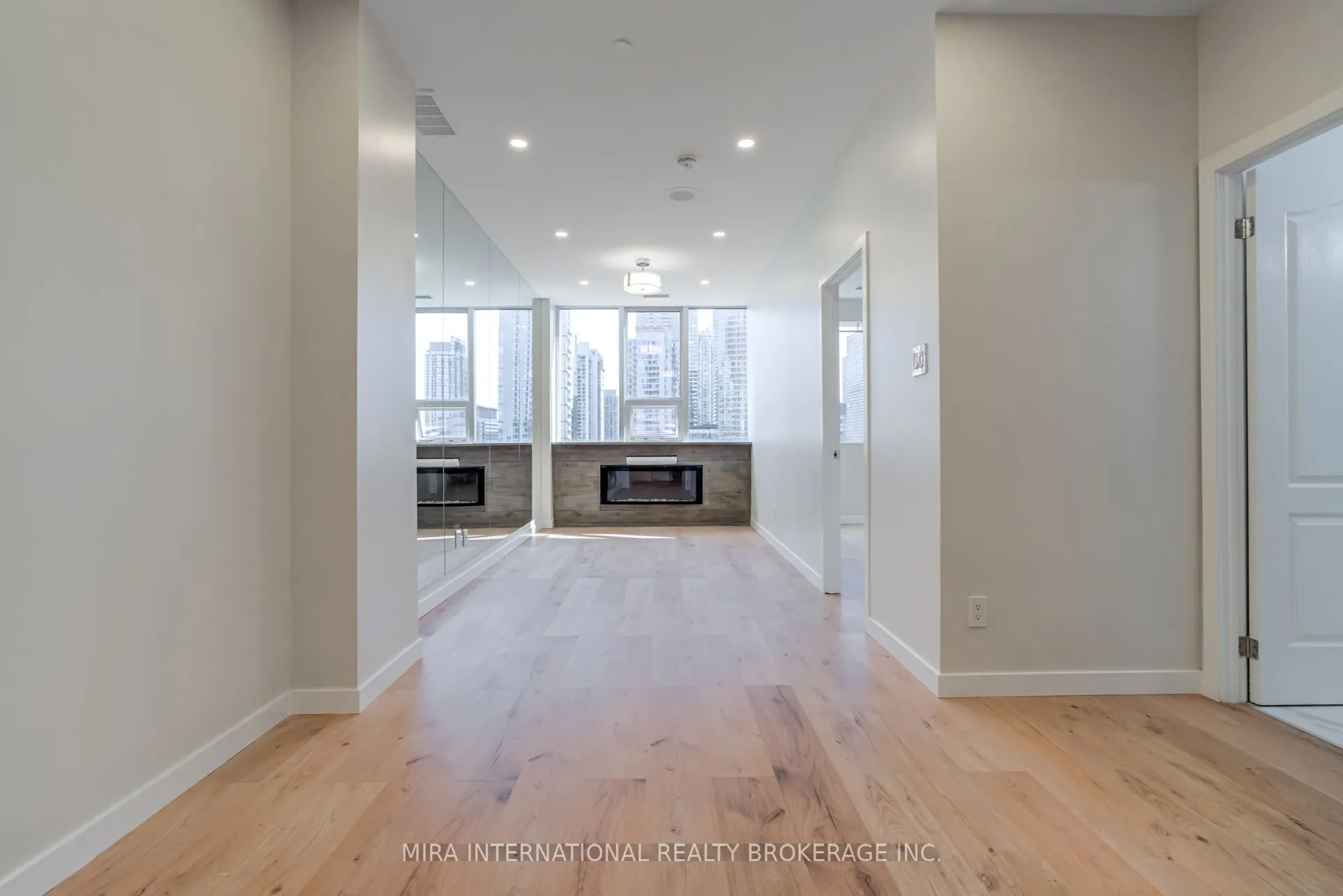 393 King Street W, #810