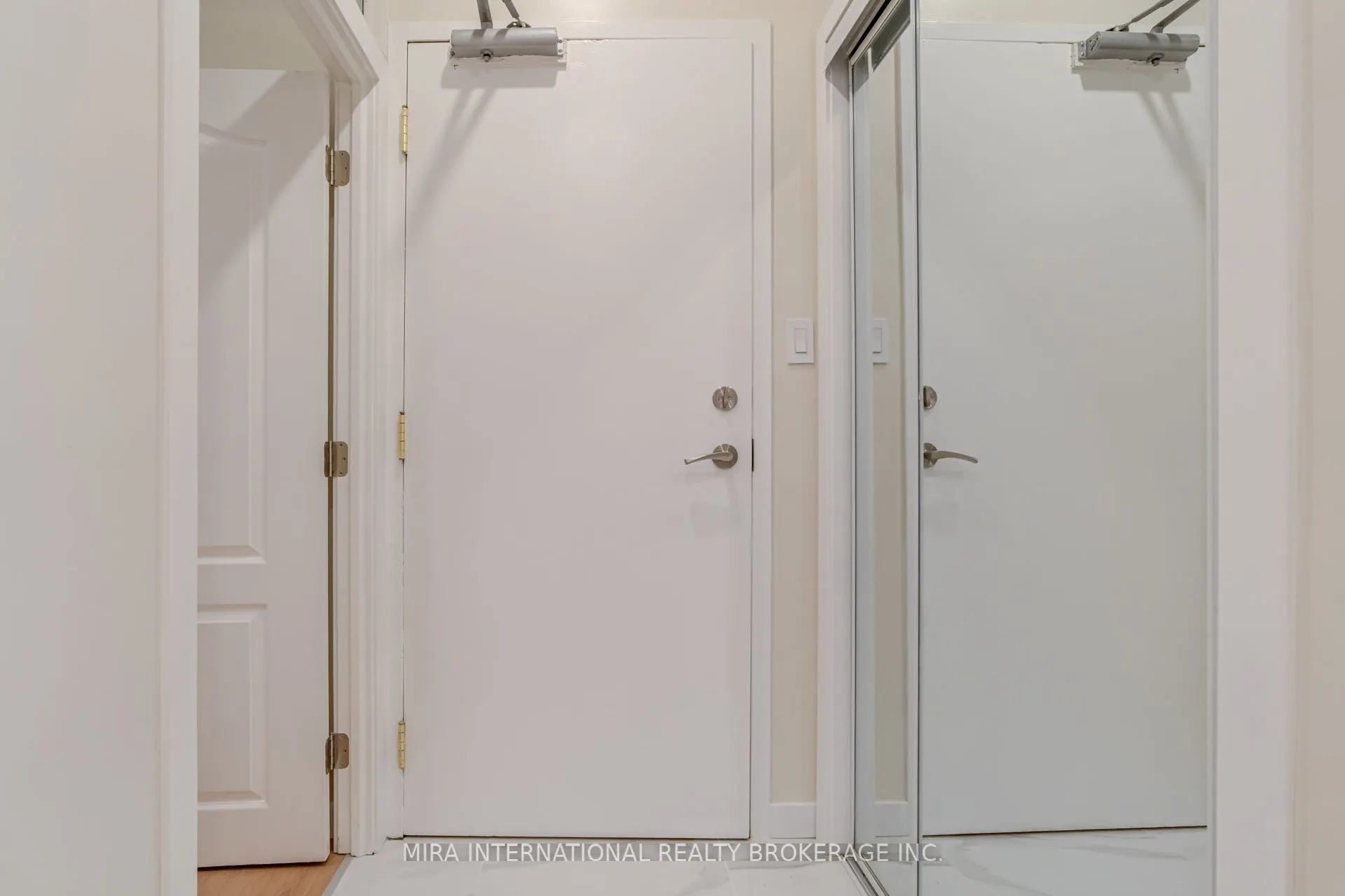 393 King Street W, #810