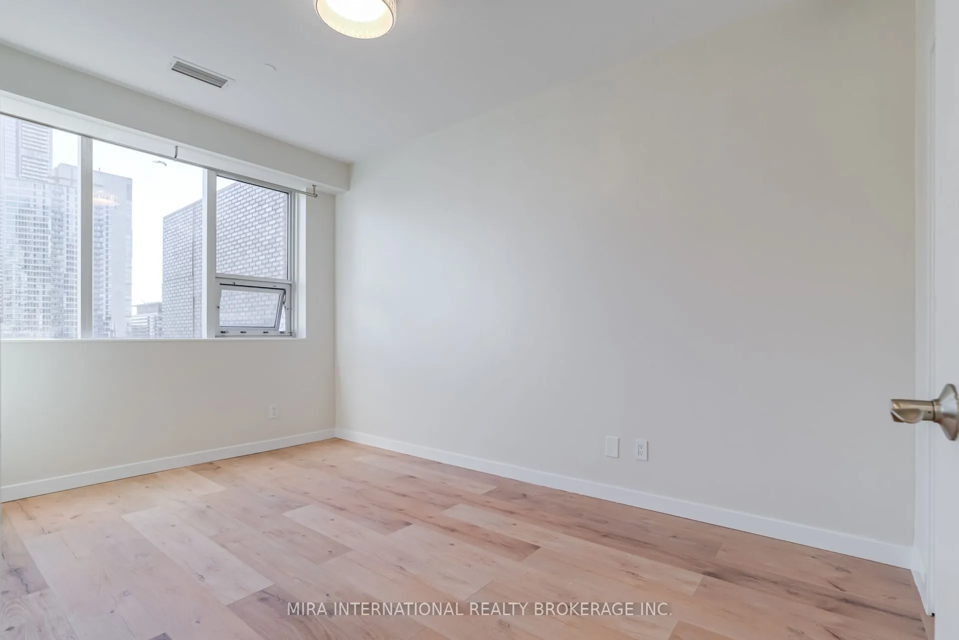 393 King Street W, #810