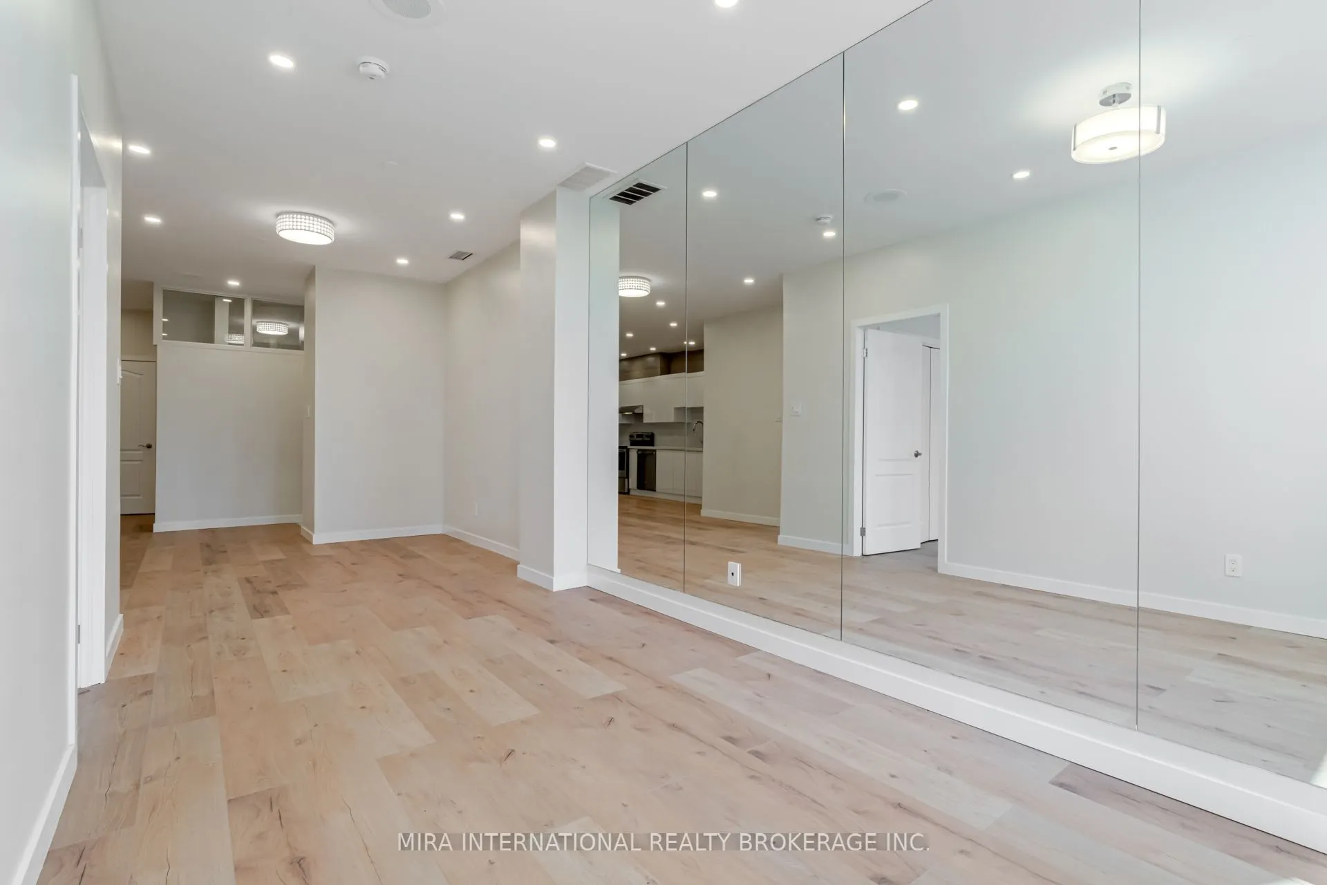 393 King Street W, #810
