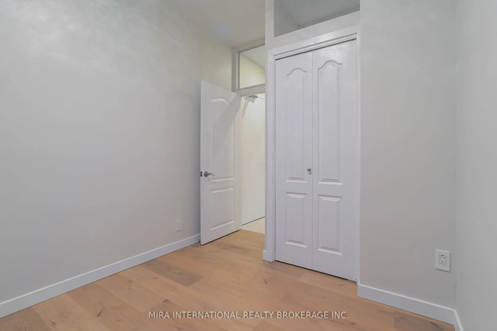 393 King Street W, #810