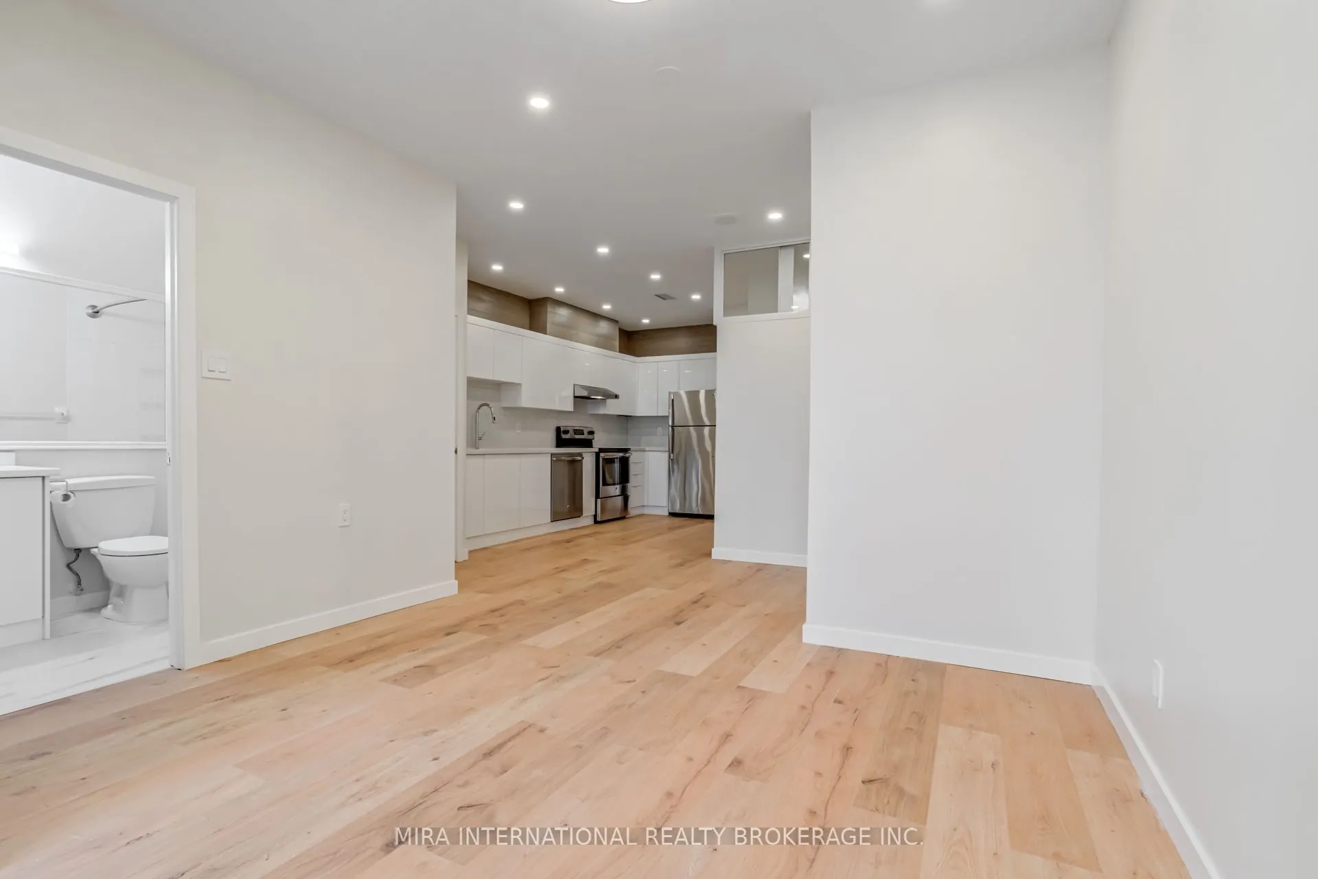 393 King Street W, #810