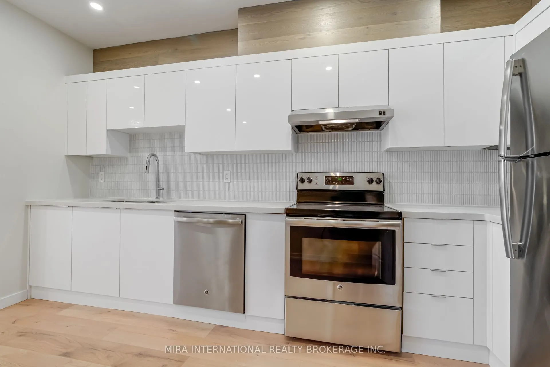 393 King Street W, #810