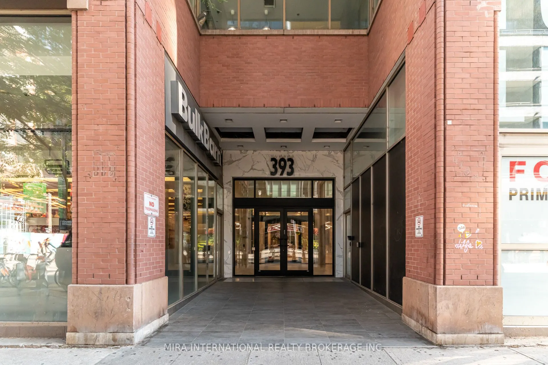 393 King Street W, #810