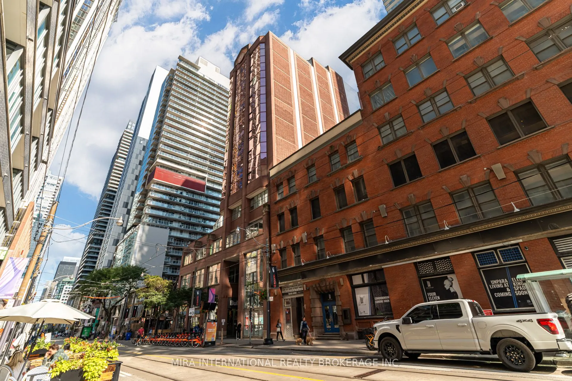 393 King Street W, #810