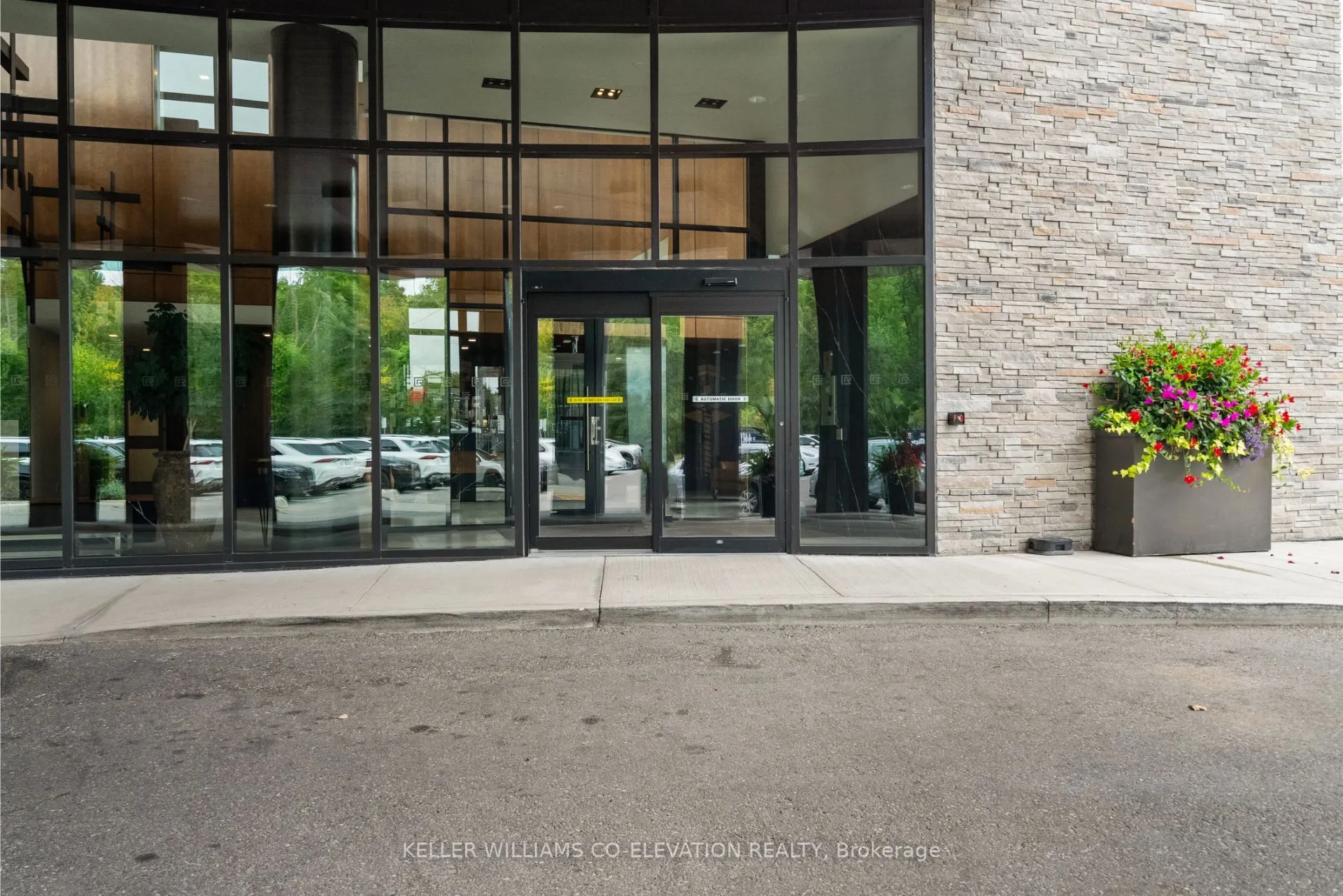 1575 Lakeshore Road W, #G28