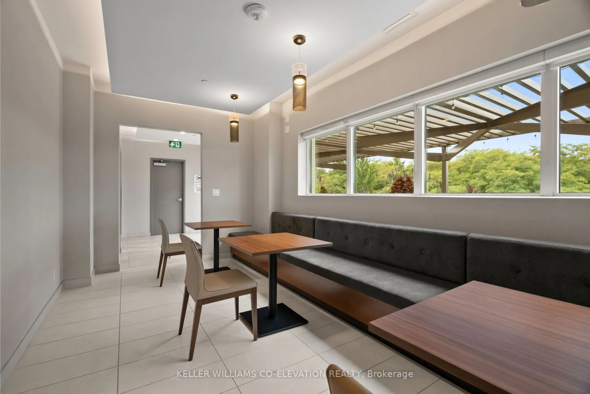 1575 Lakeshore Road W, #G28