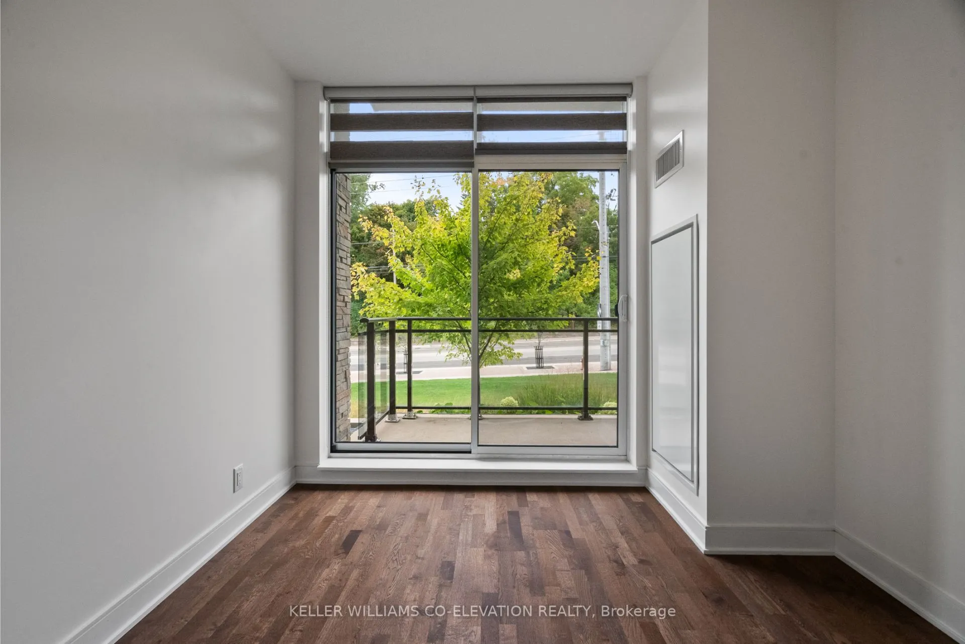 1575 Lakeshore Road W, #G28