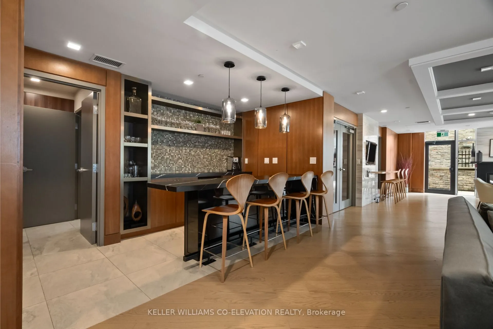 1575 Lakeshore Road W, #G28