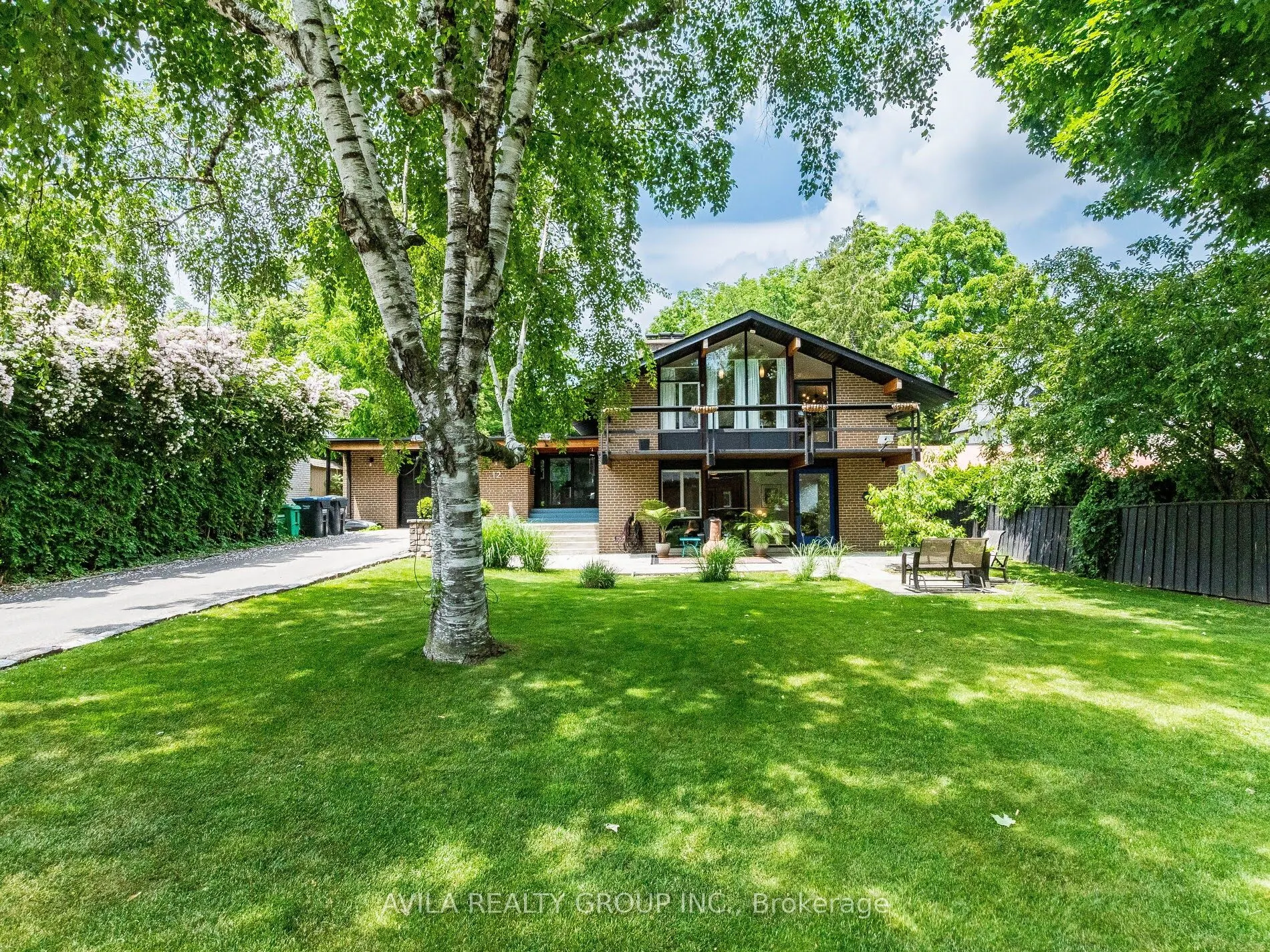 12 Woodbrook Drive