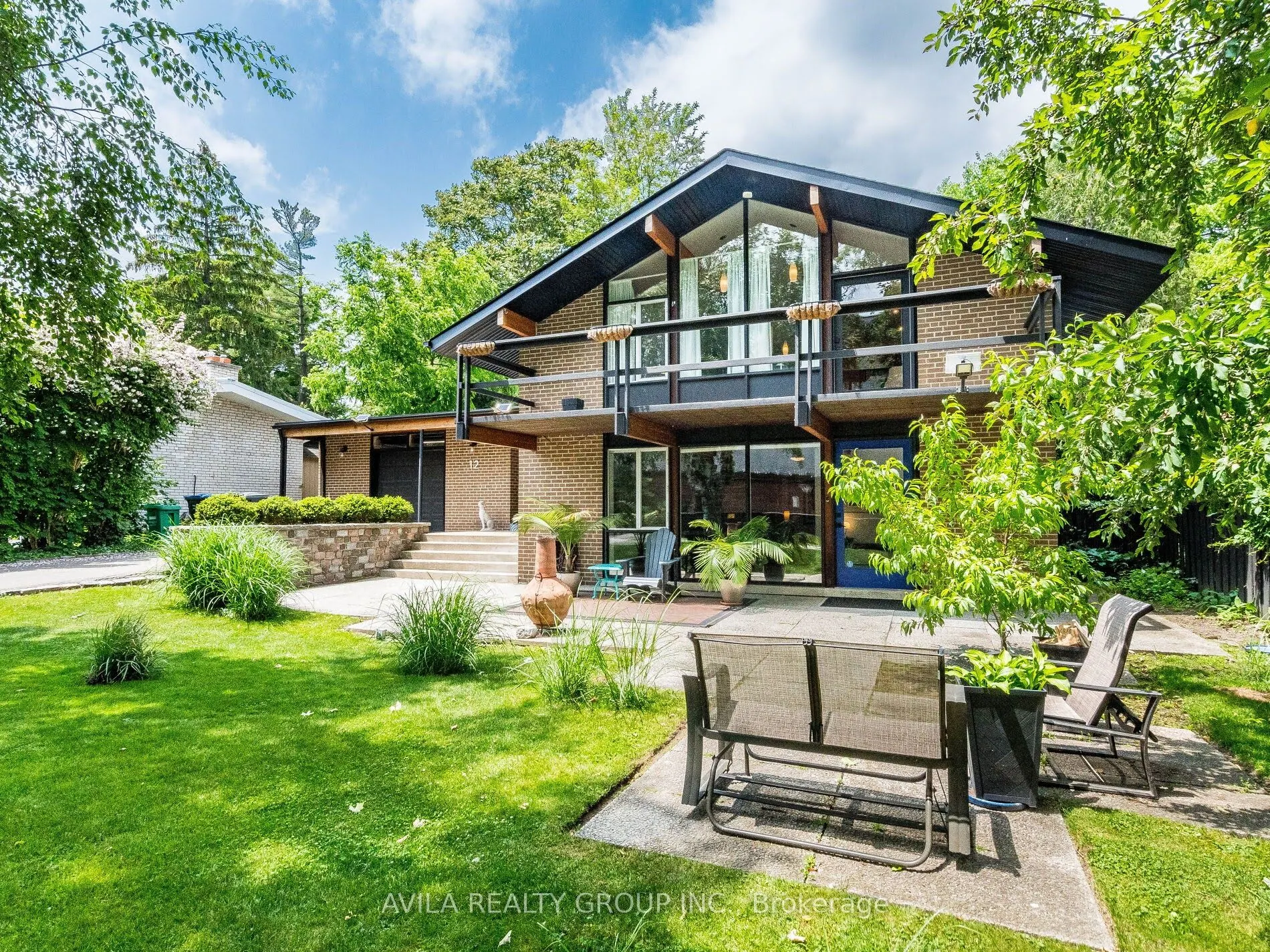 12 Woodbrook Drive