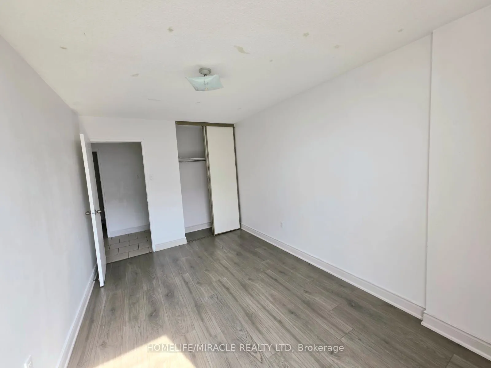 4 King Cross Road, #1106