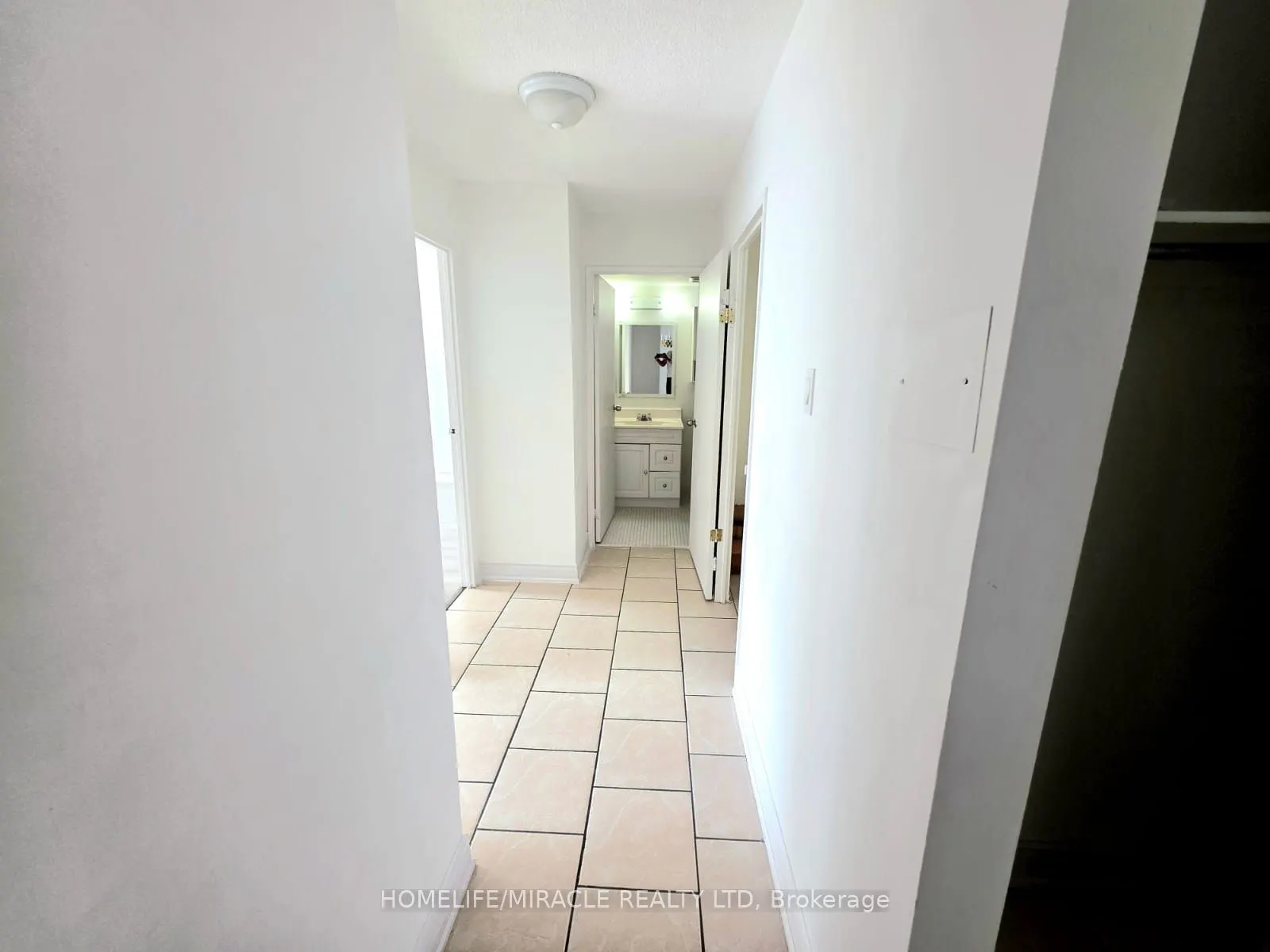 4 King Cross Road, #1106