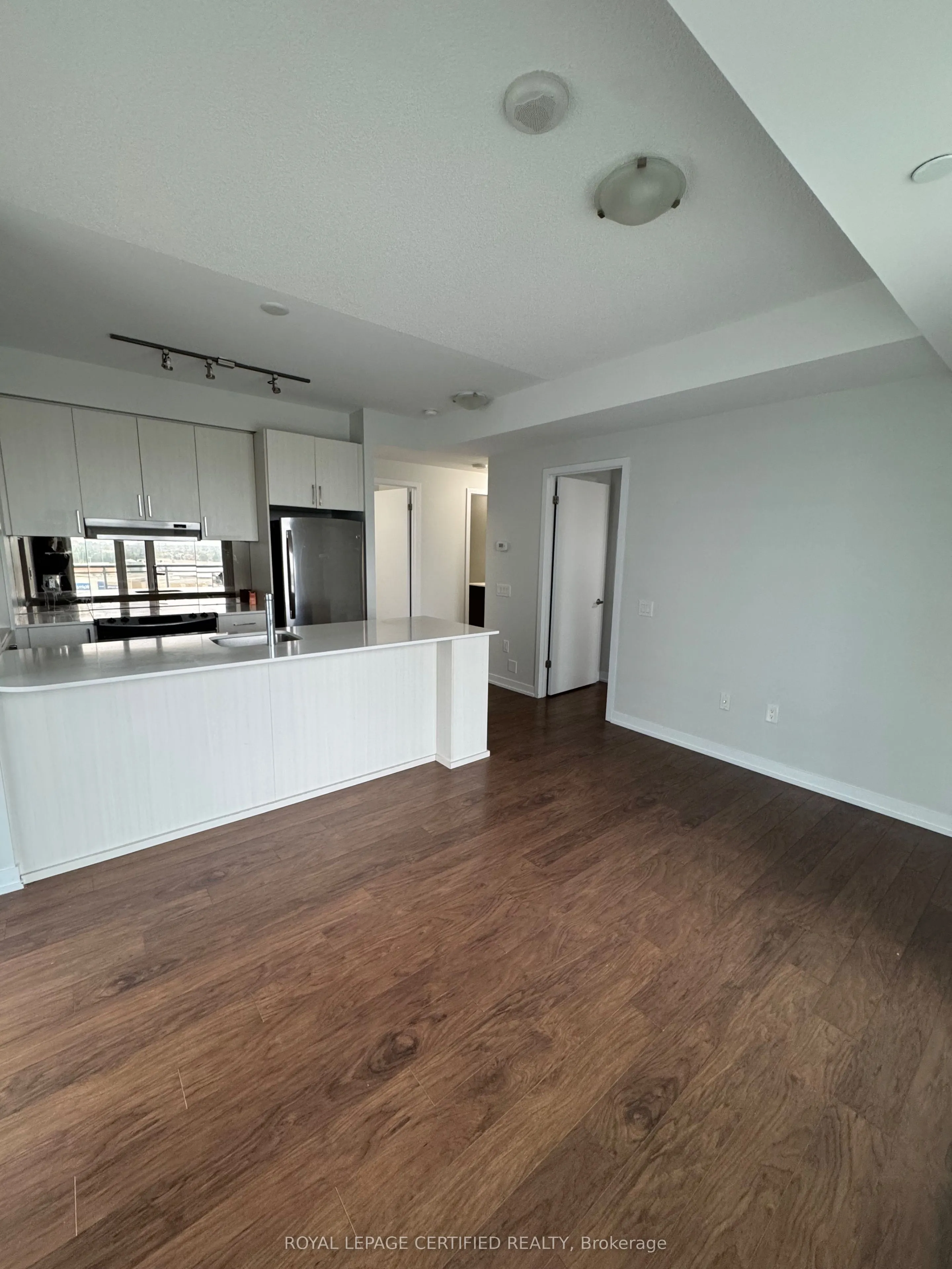 2560 Eglinton Avenue, #11