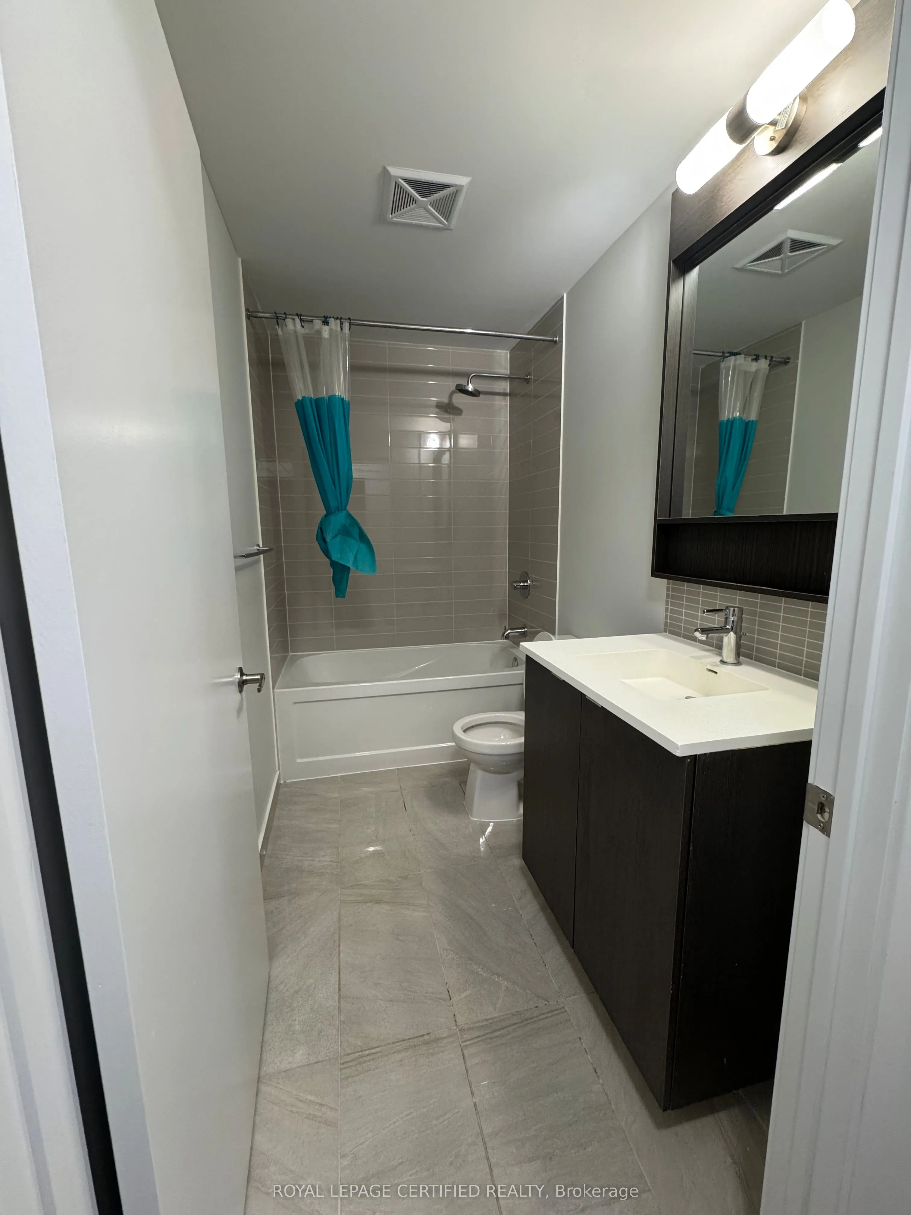 2560 Eglinton Avenue, #11