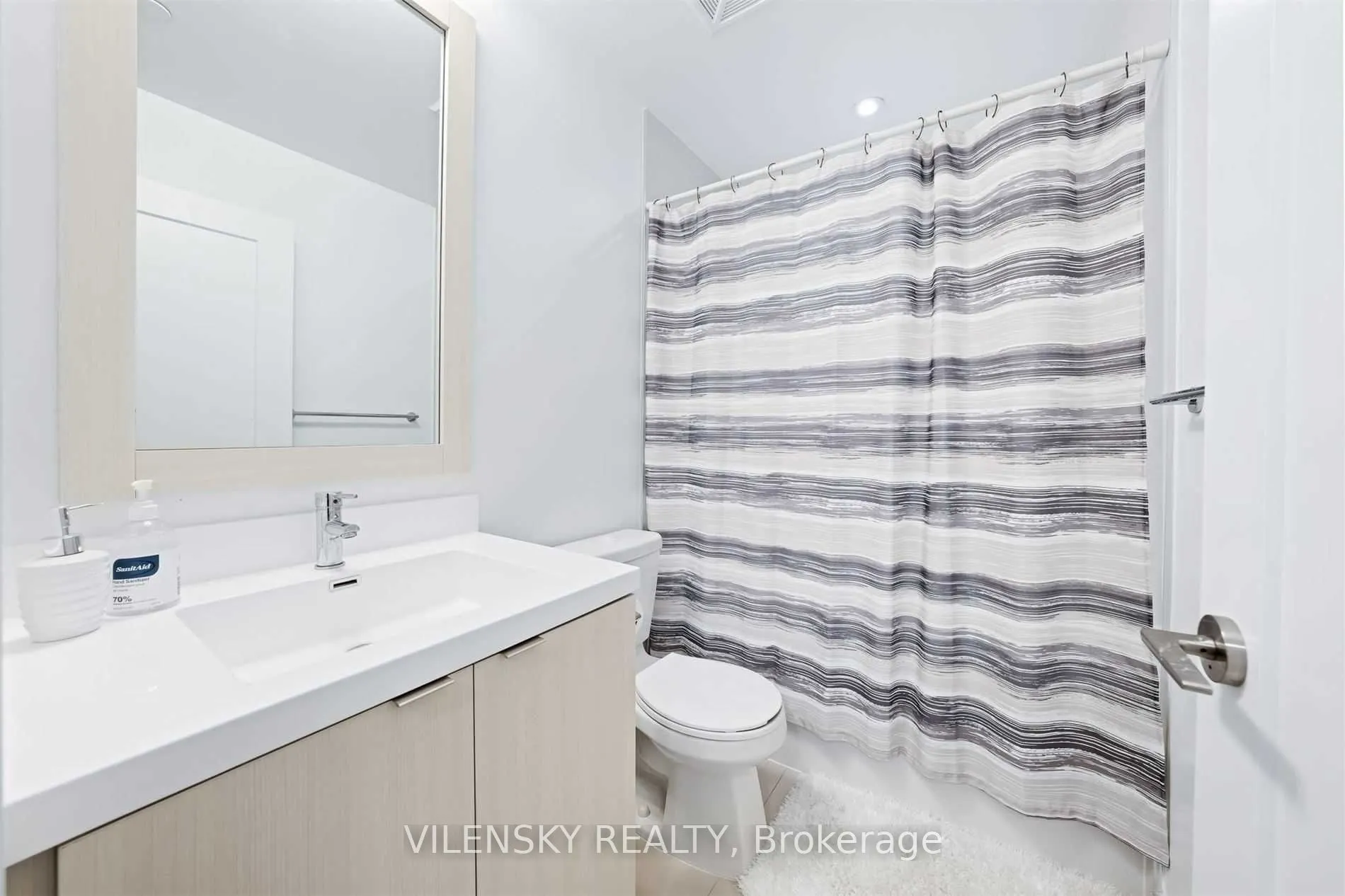 7 Mabelle Avenue, #3207