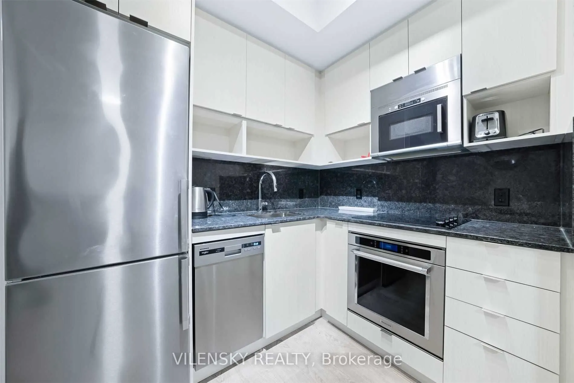 7 Mabelle Avenue, #3207