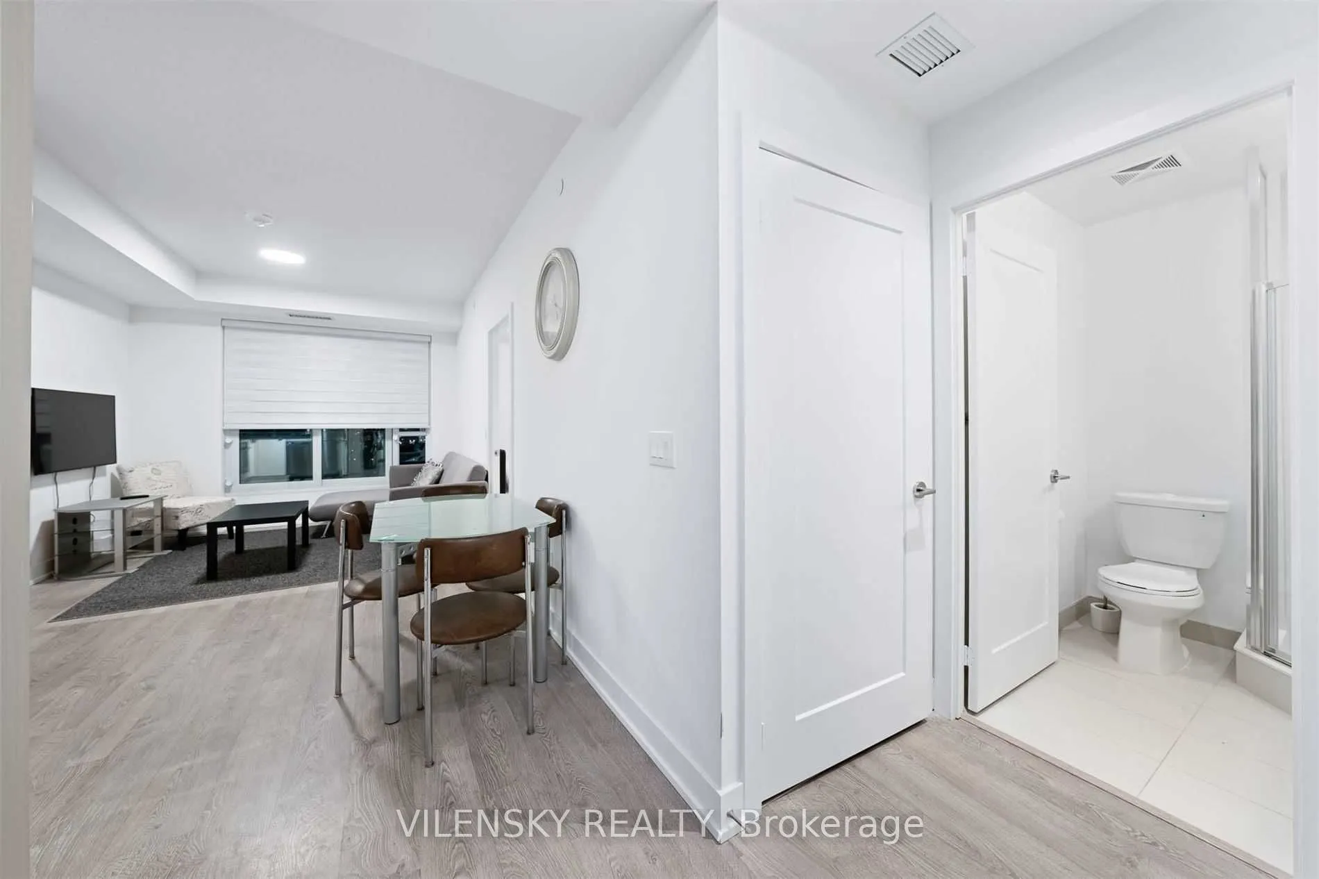 7 Mabelle Avenue, #3207