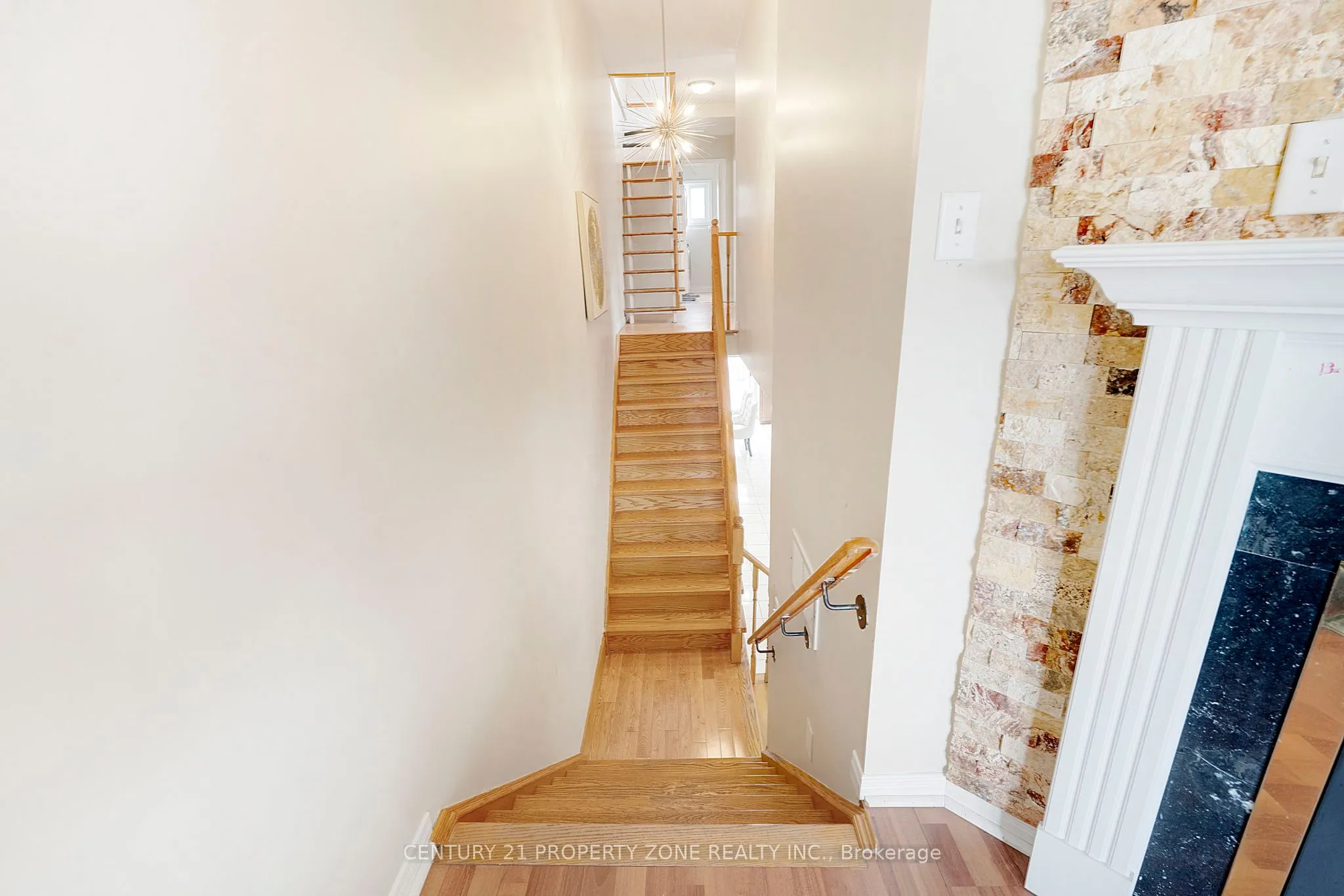 5469 Palmerstone Crescent, #Upper