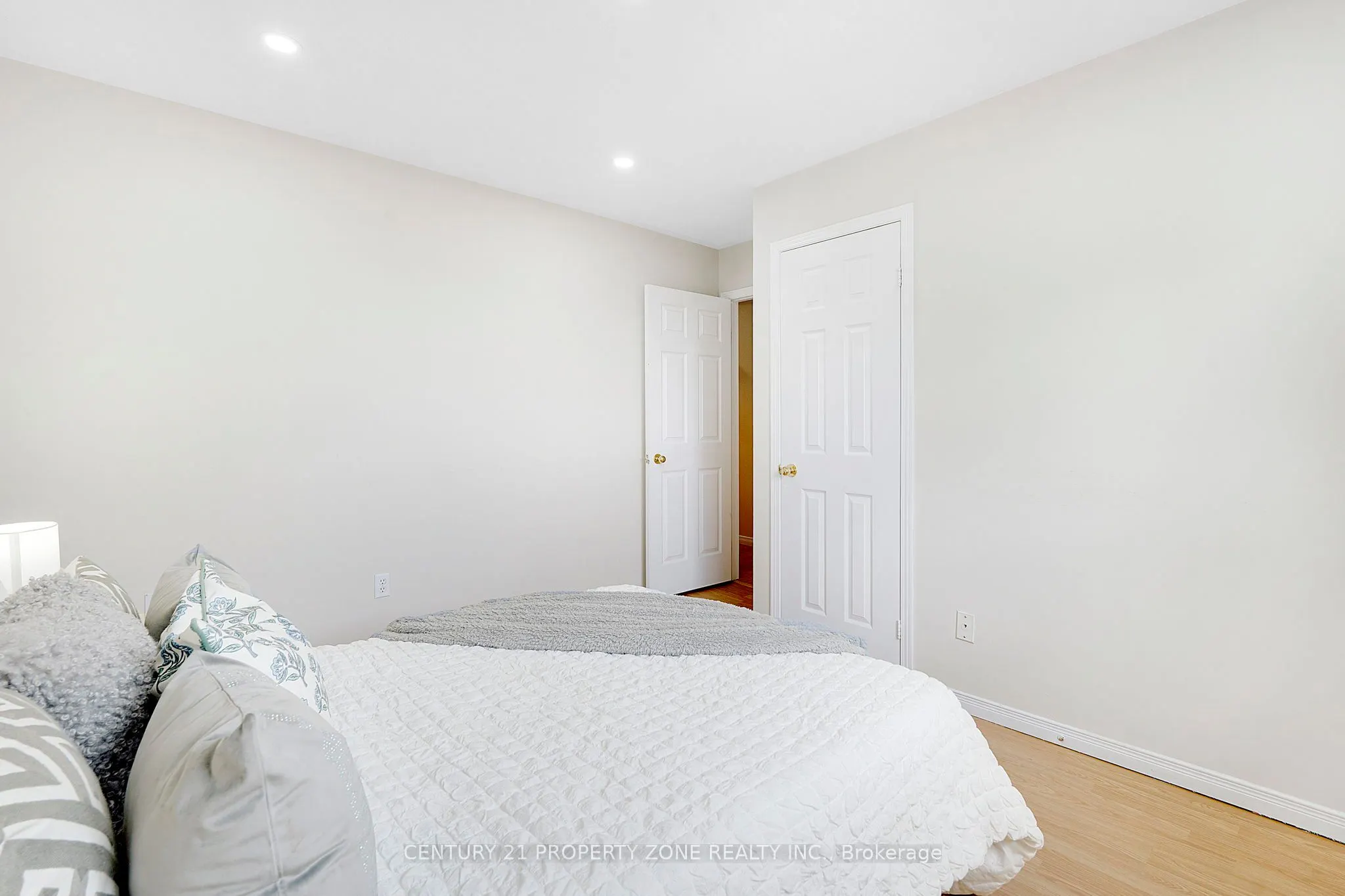 5469 Palmerstone Crescent, #Upper