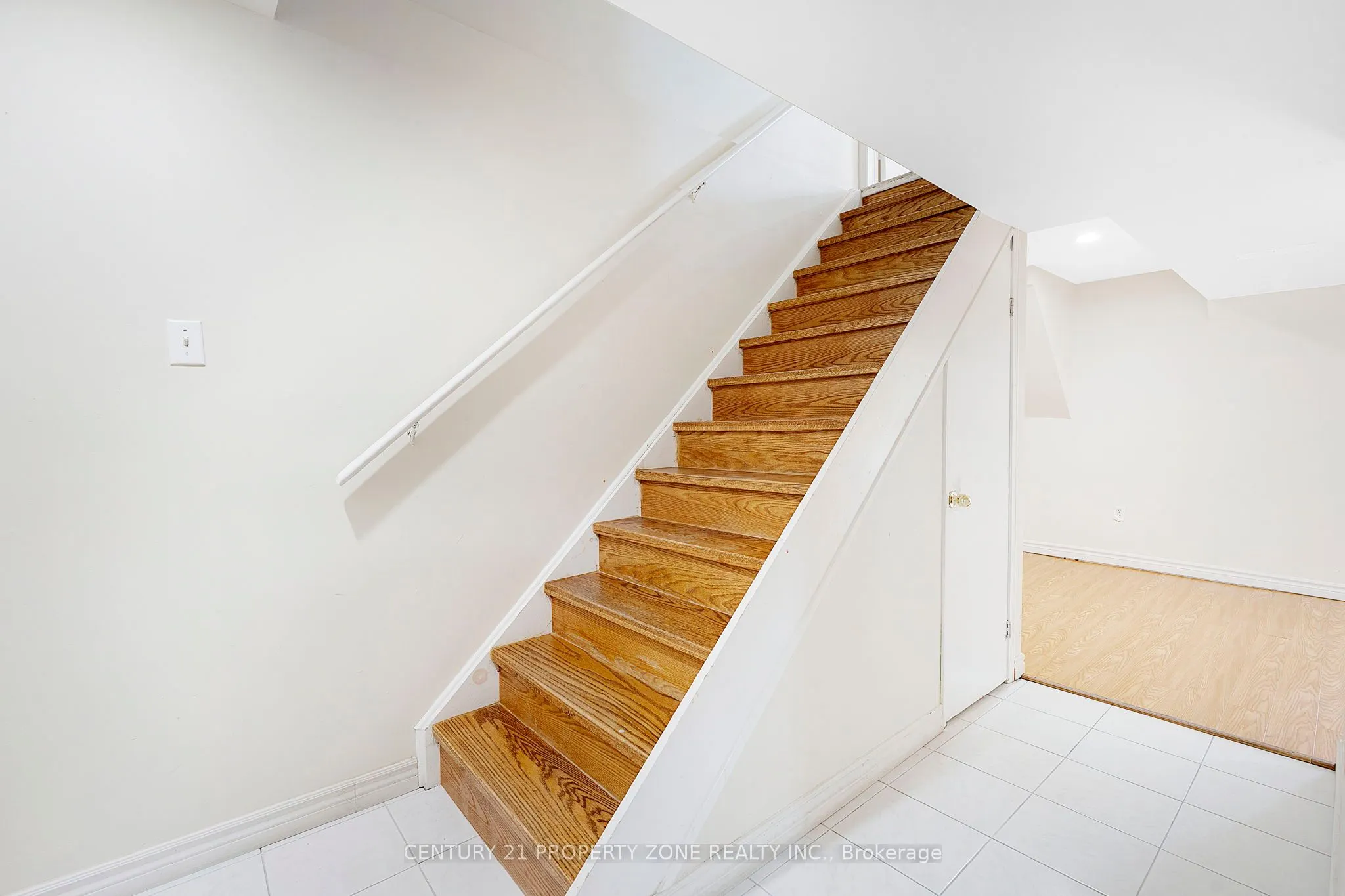 5469 Palmerstone Crescent, #Upper