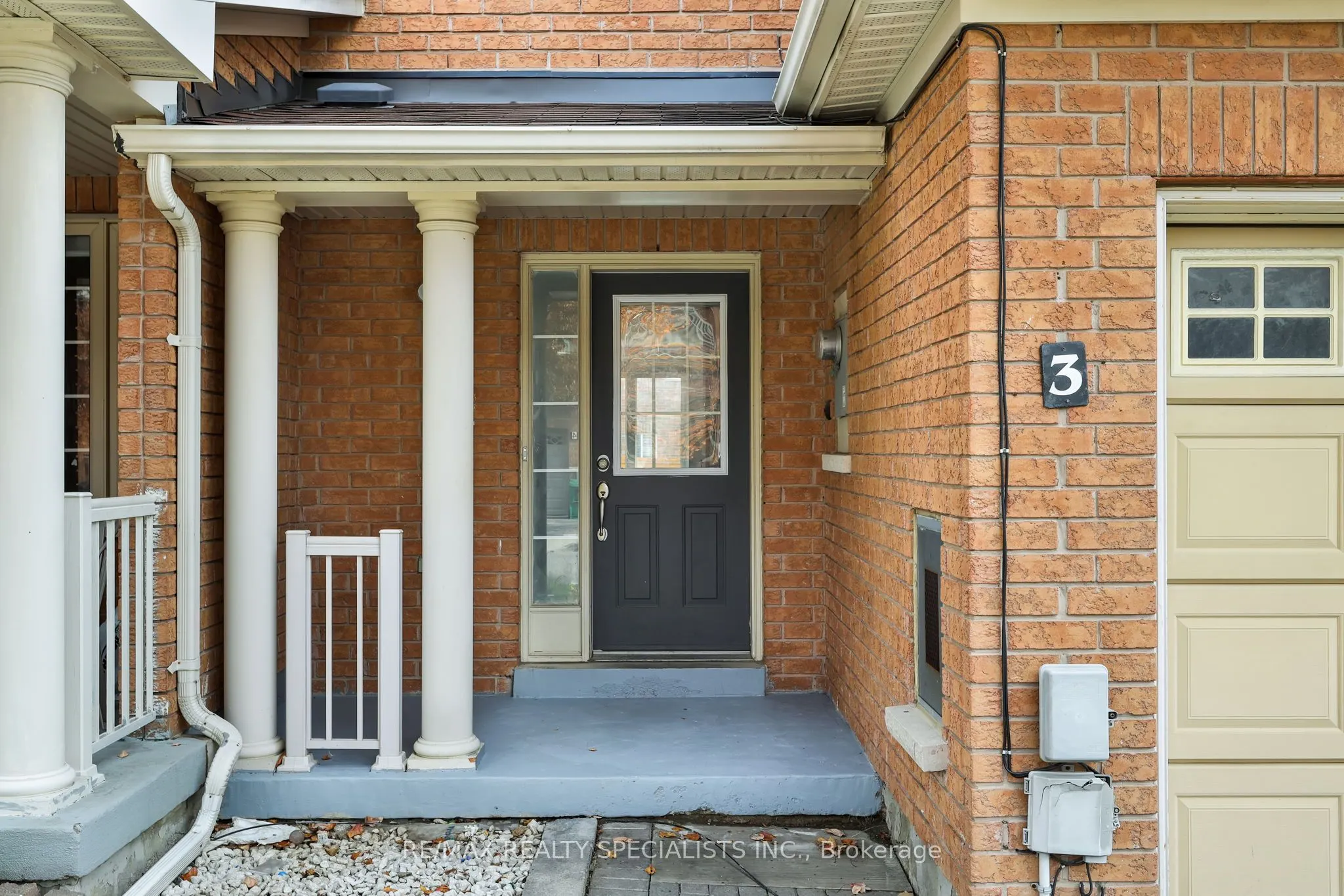 3 Rockgarden Trail N