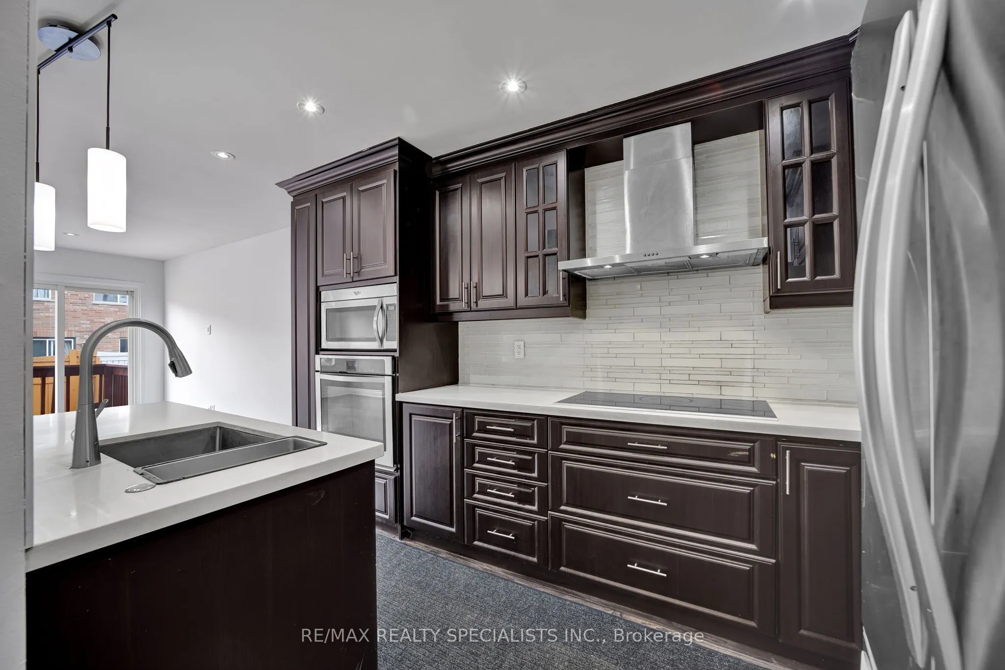 3 Rockgarden Trail N