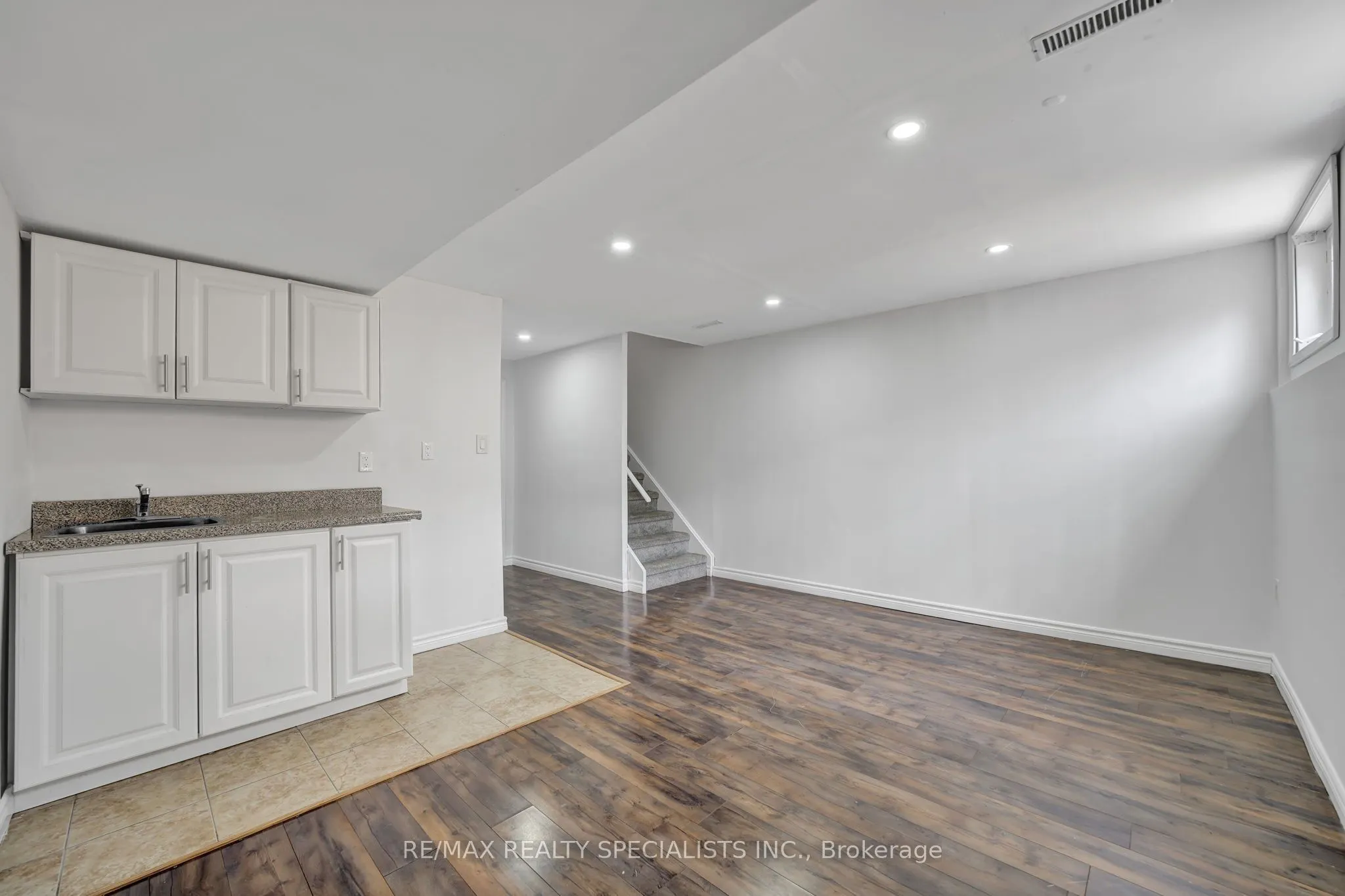3 Rockgarden Trail N