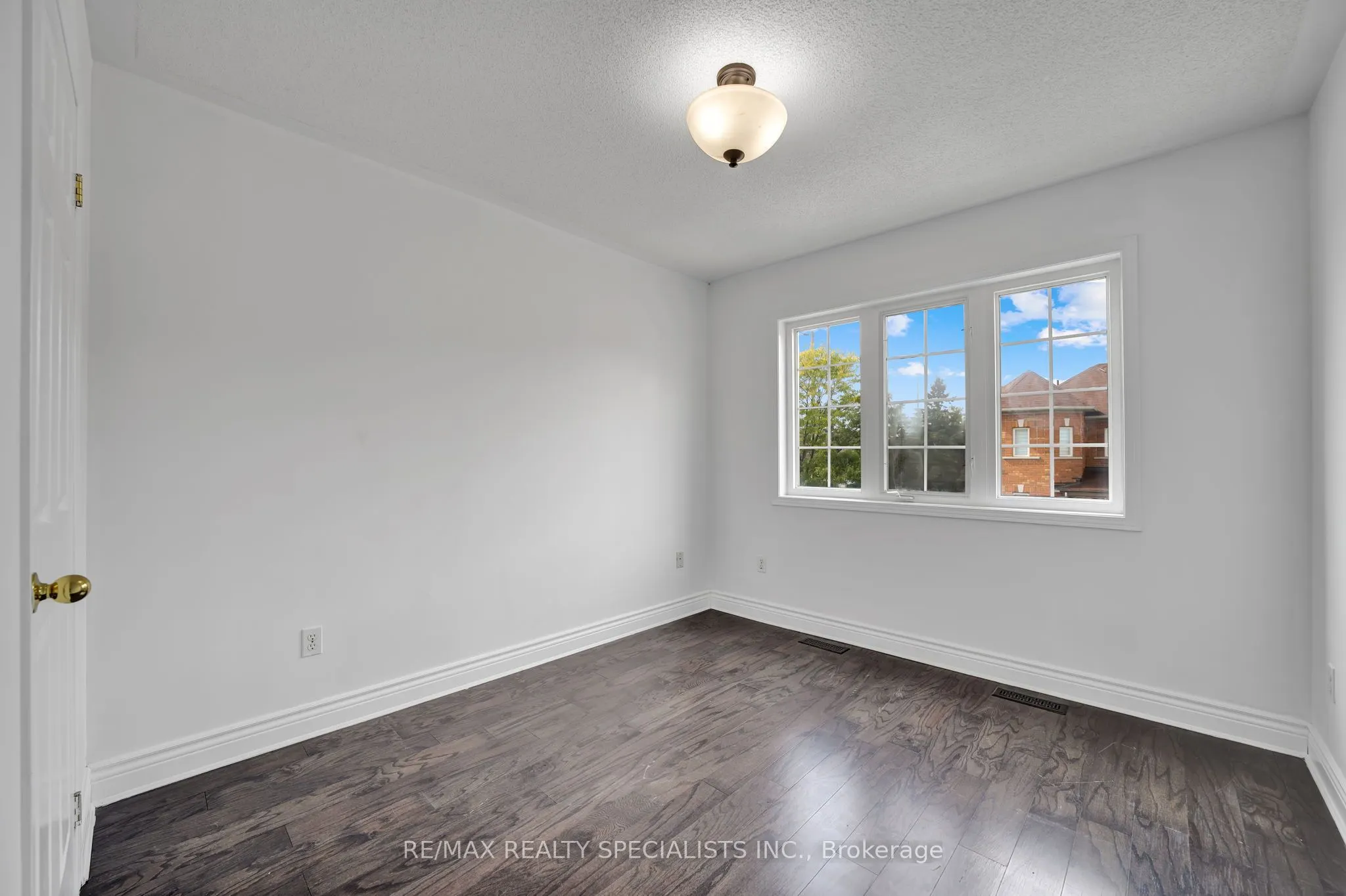 3 Rockgarden Trail N