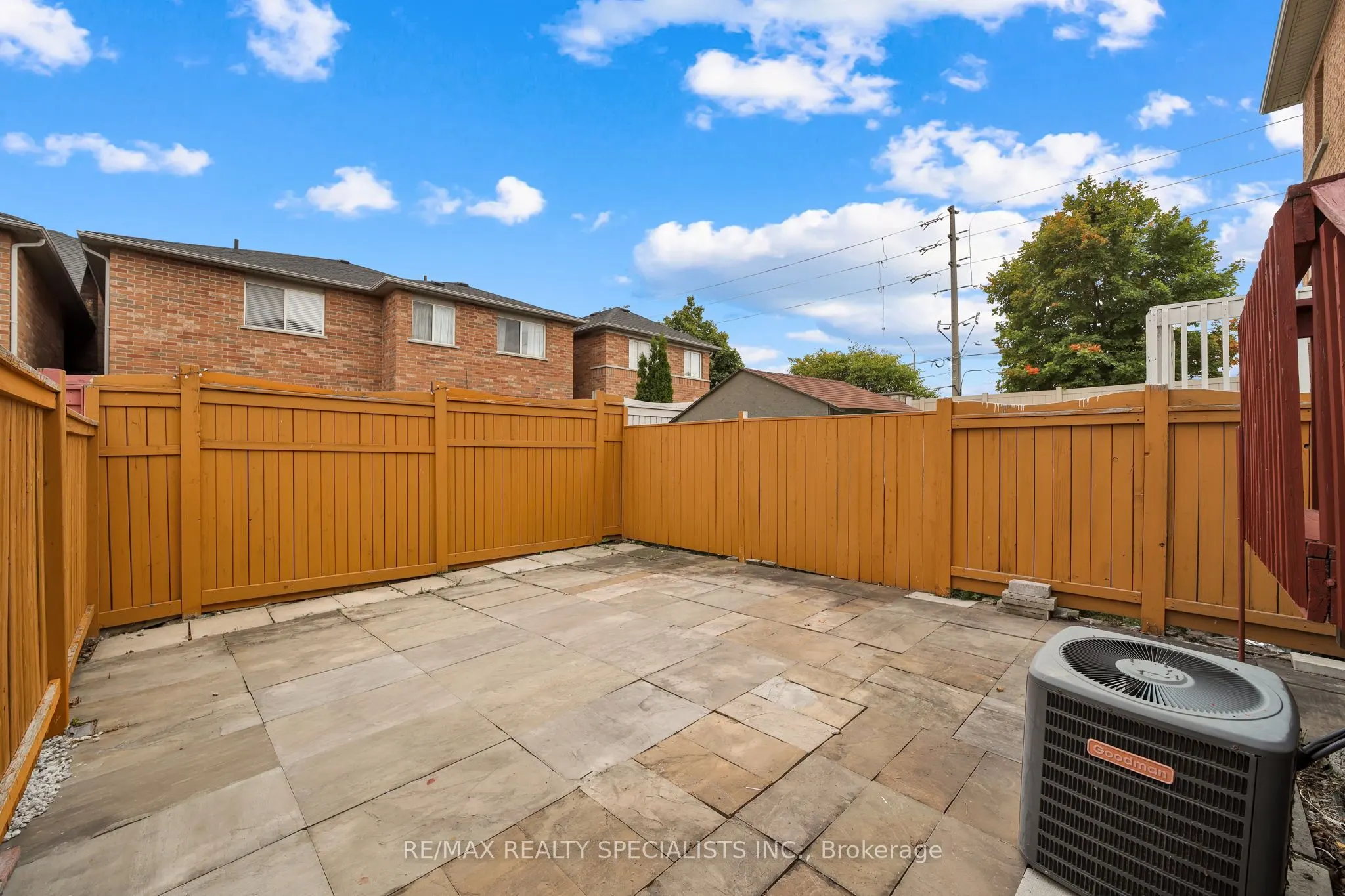 3 Rockgarden Trail N