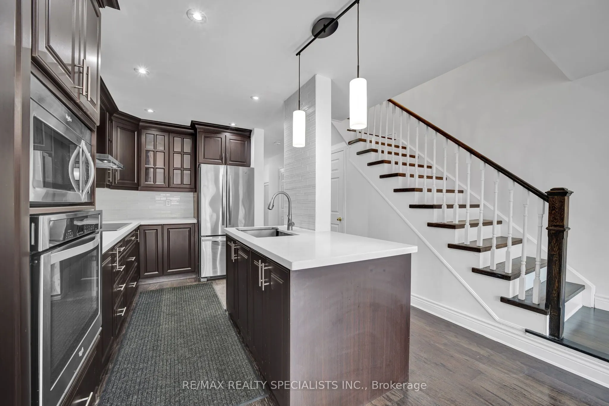 3 Rockgarden Trail N