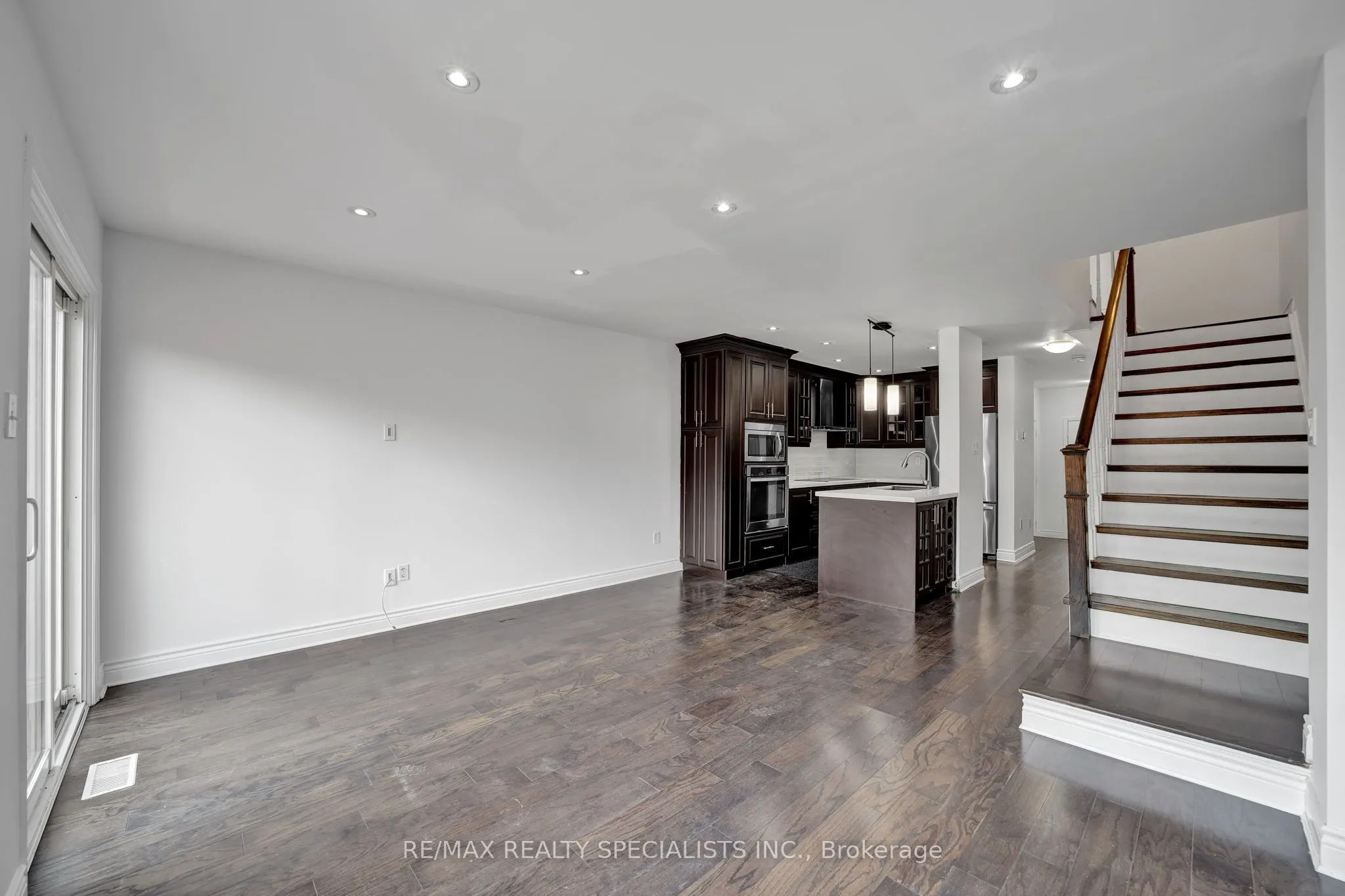 3 Rockgarden Trail N