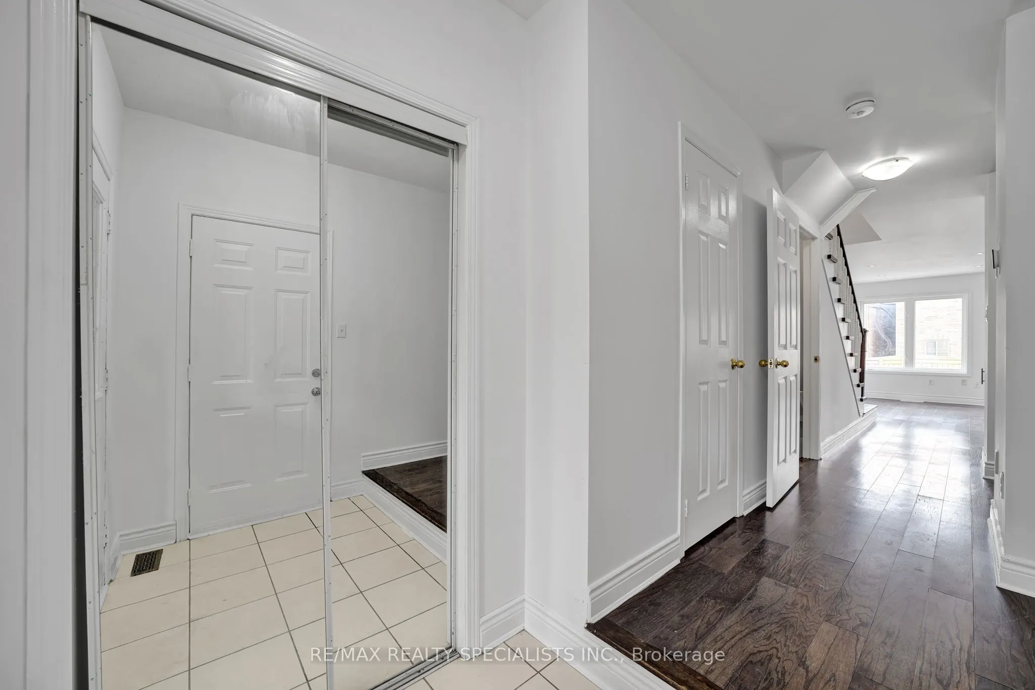 3 Rockgarden Trail N