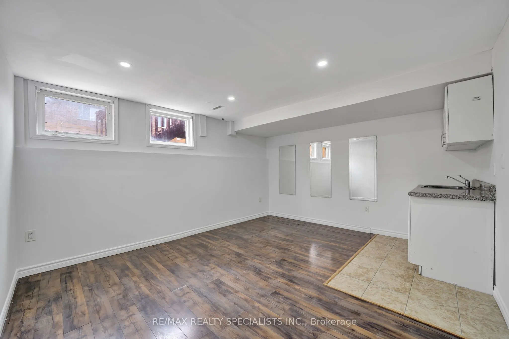 3 Rockgarden Trail N