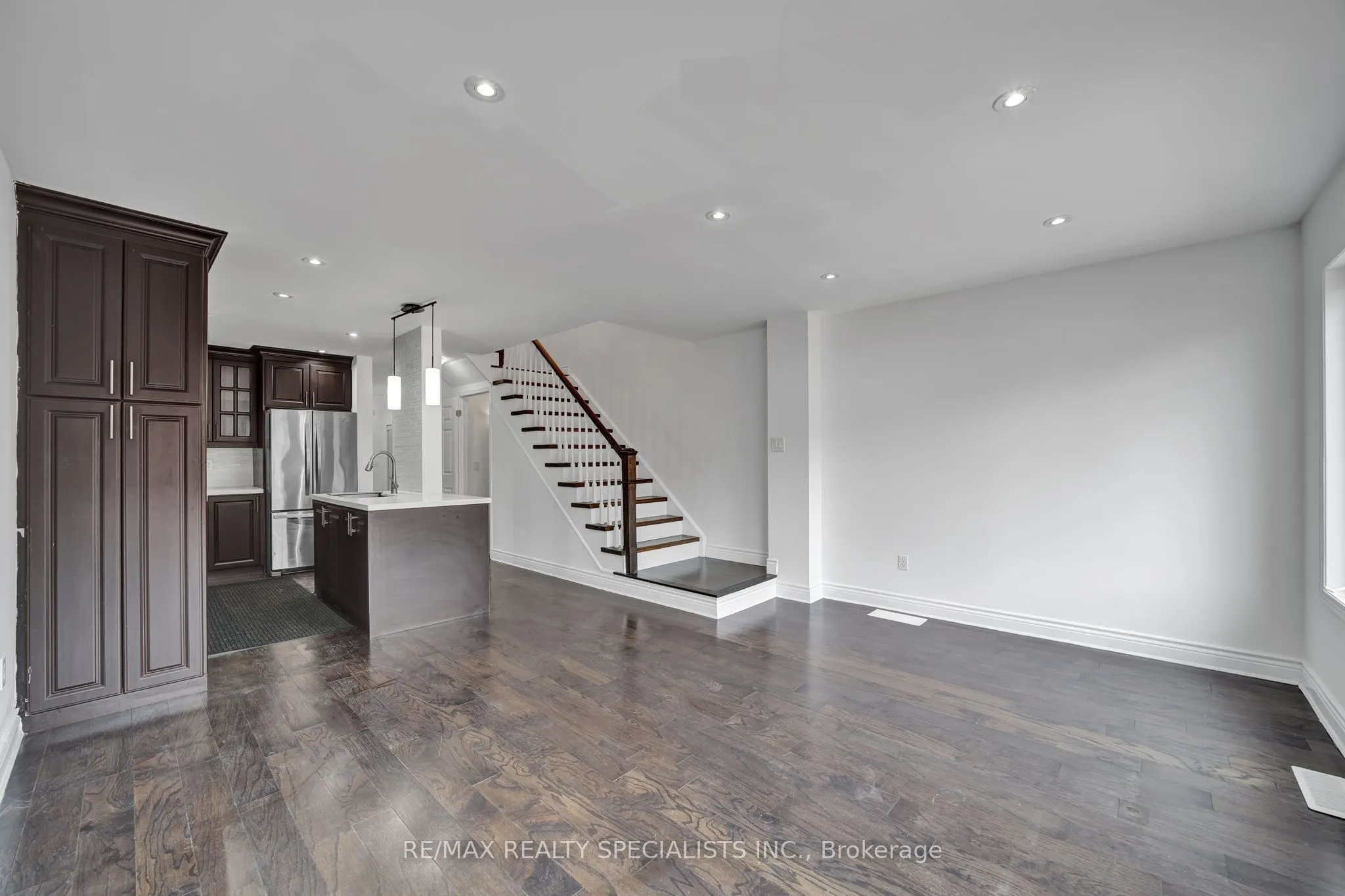3 Rockgarden Trail N