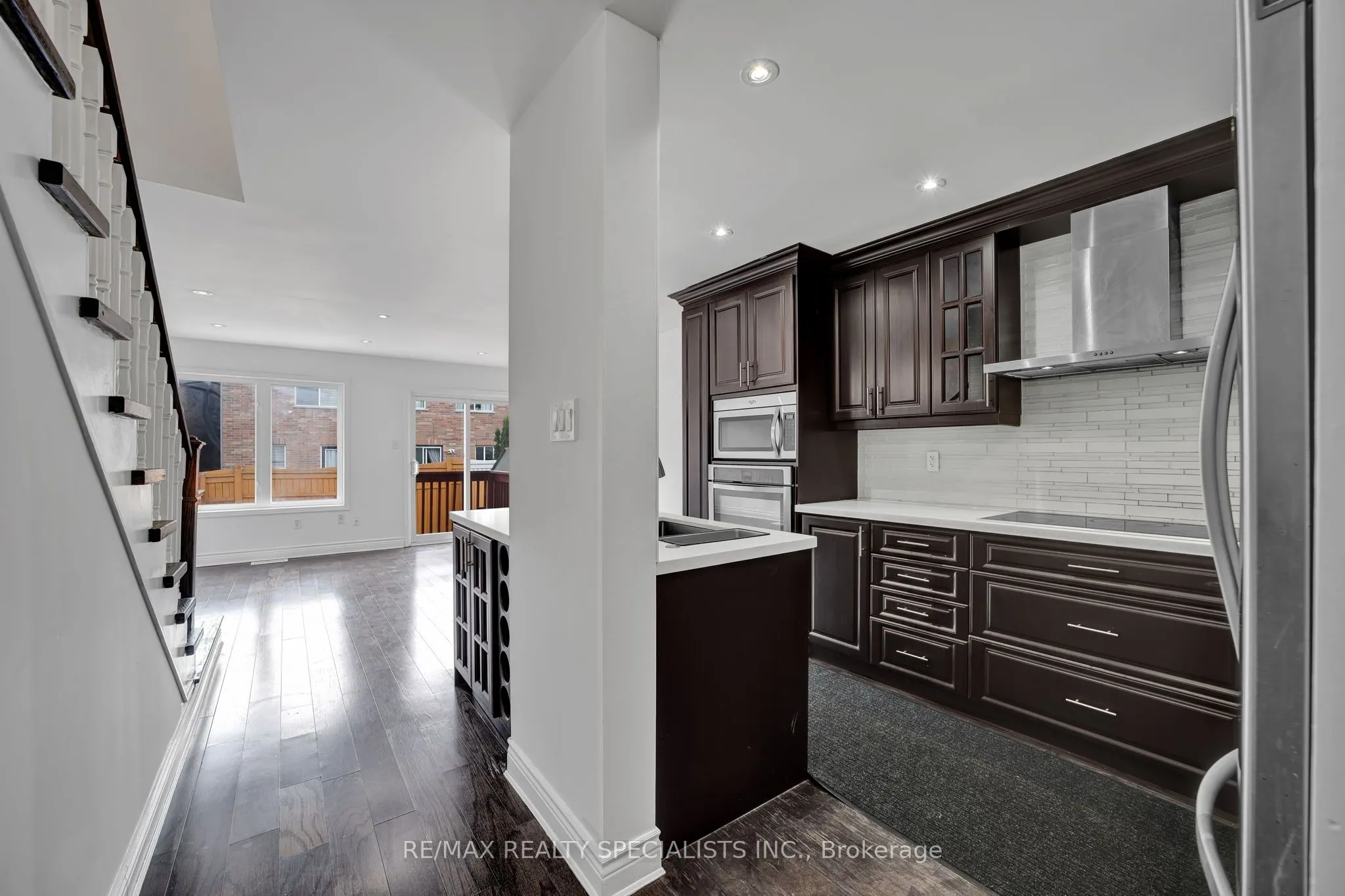3 Rockgarden Trail N