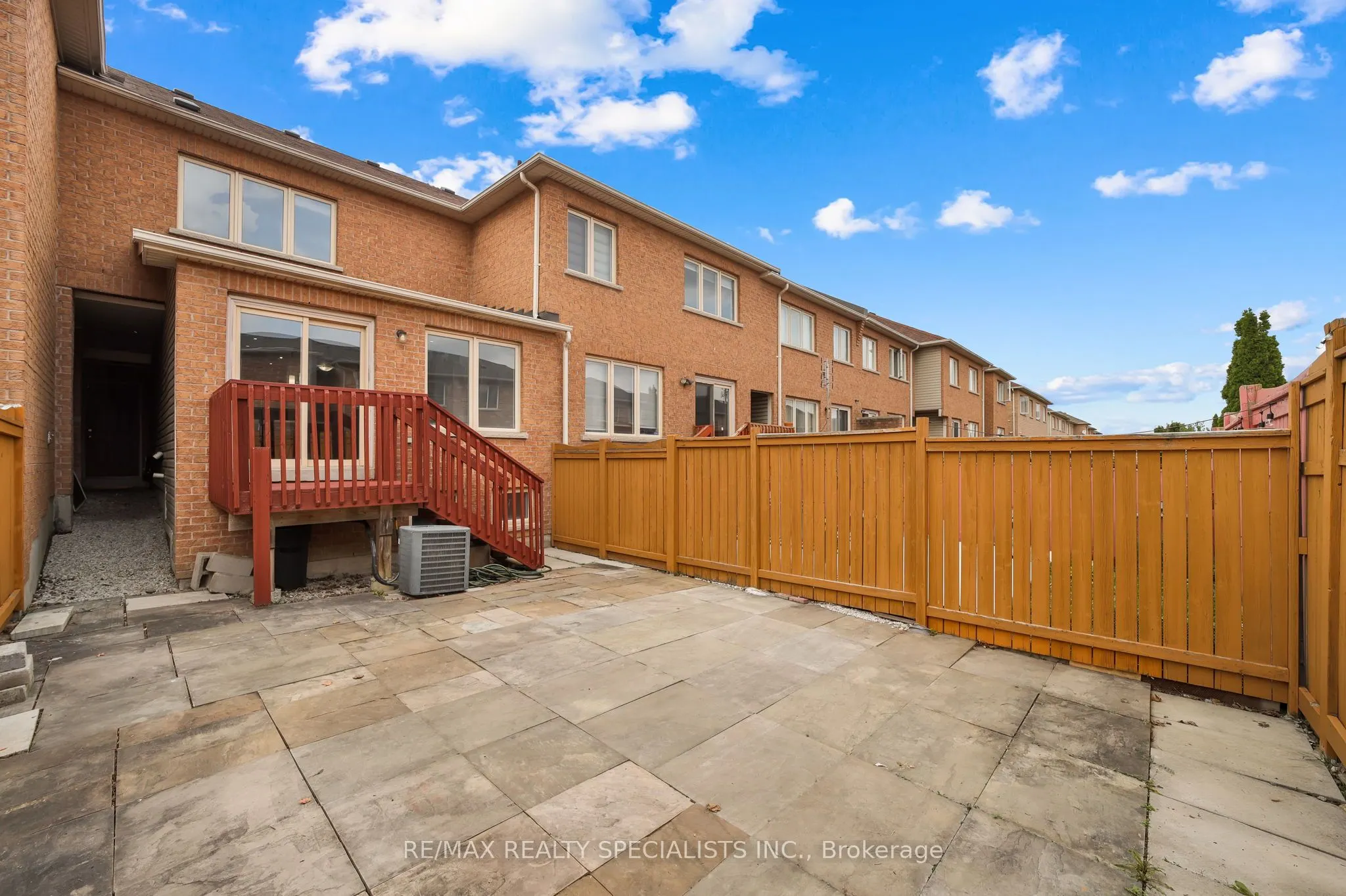3 Rockgarden Trail N