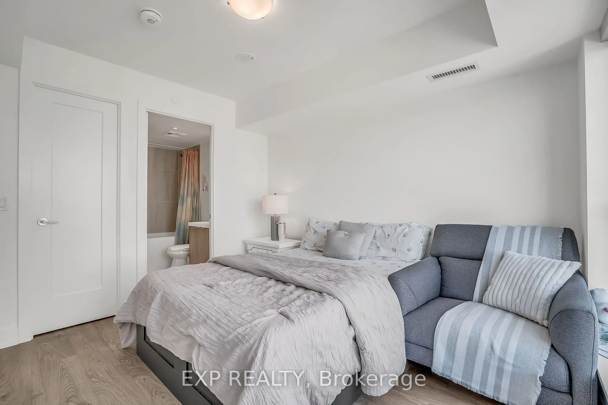 5 Mabelle Avenue, #2235