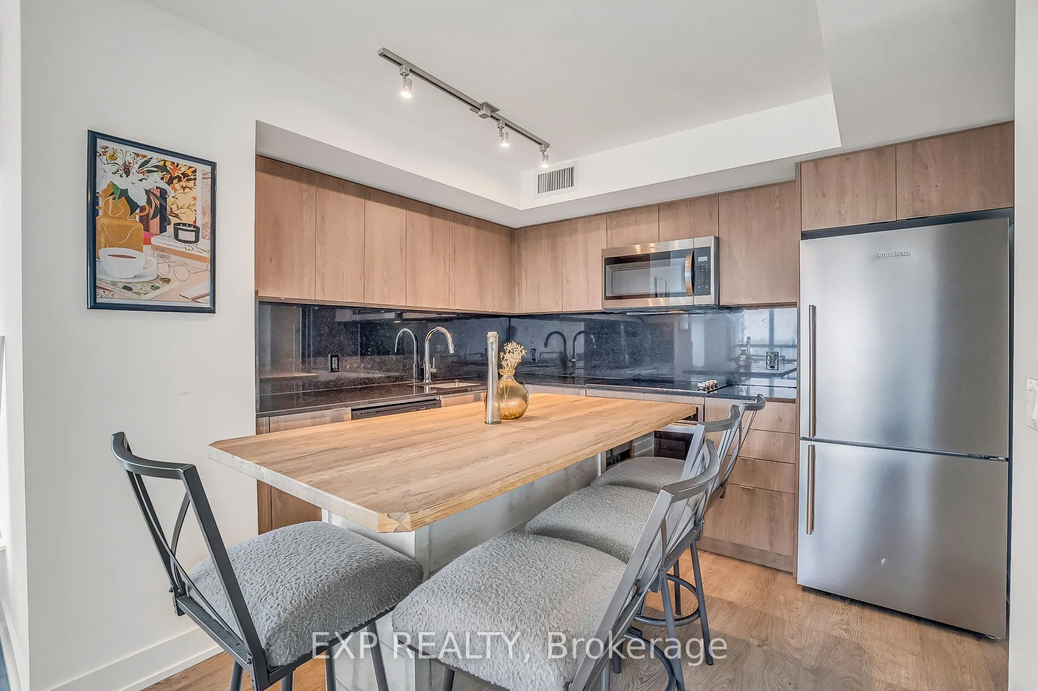 5 Mabelle Avenue, #2235