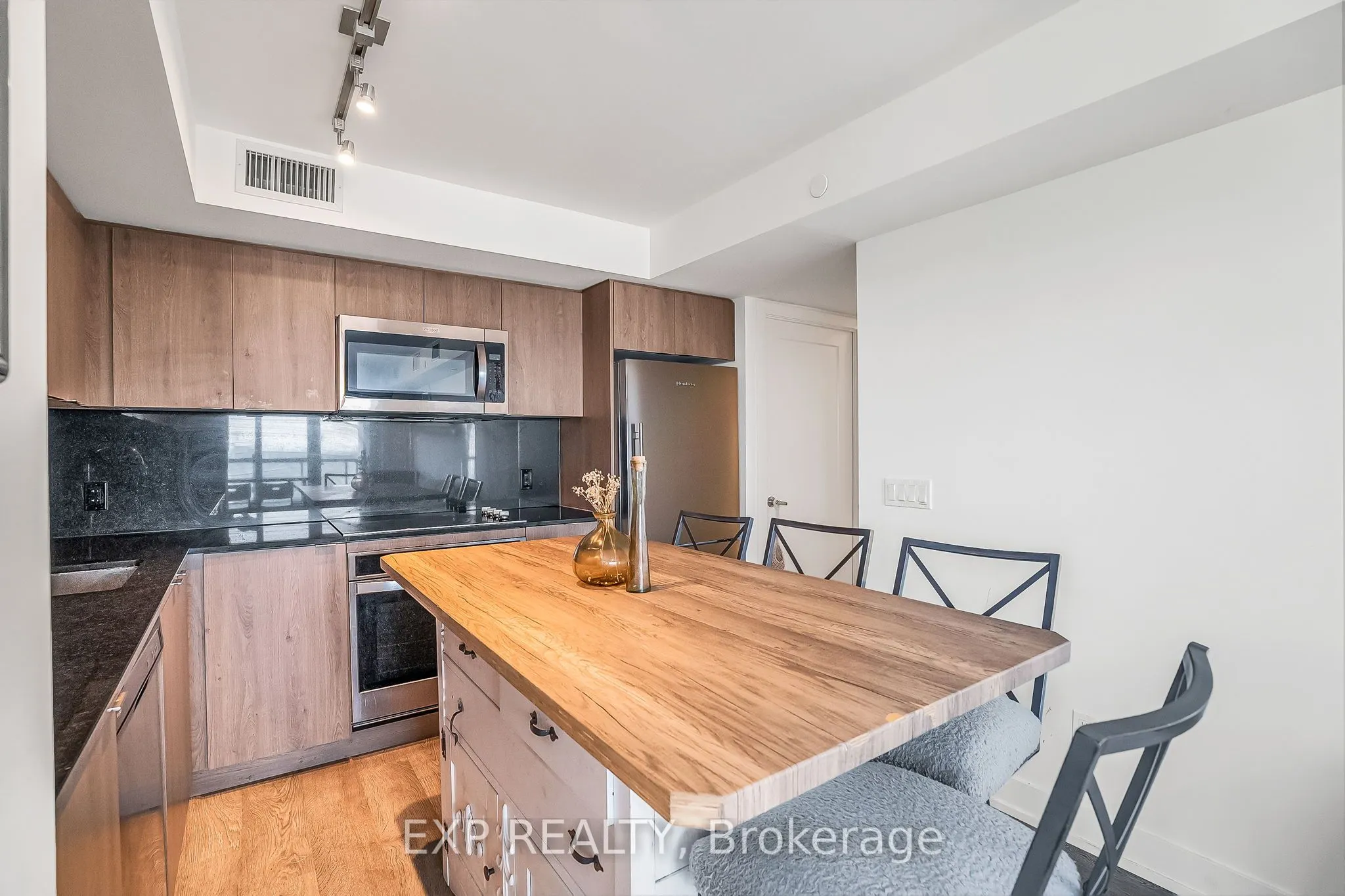 5 Mabelle Avenue, #2235